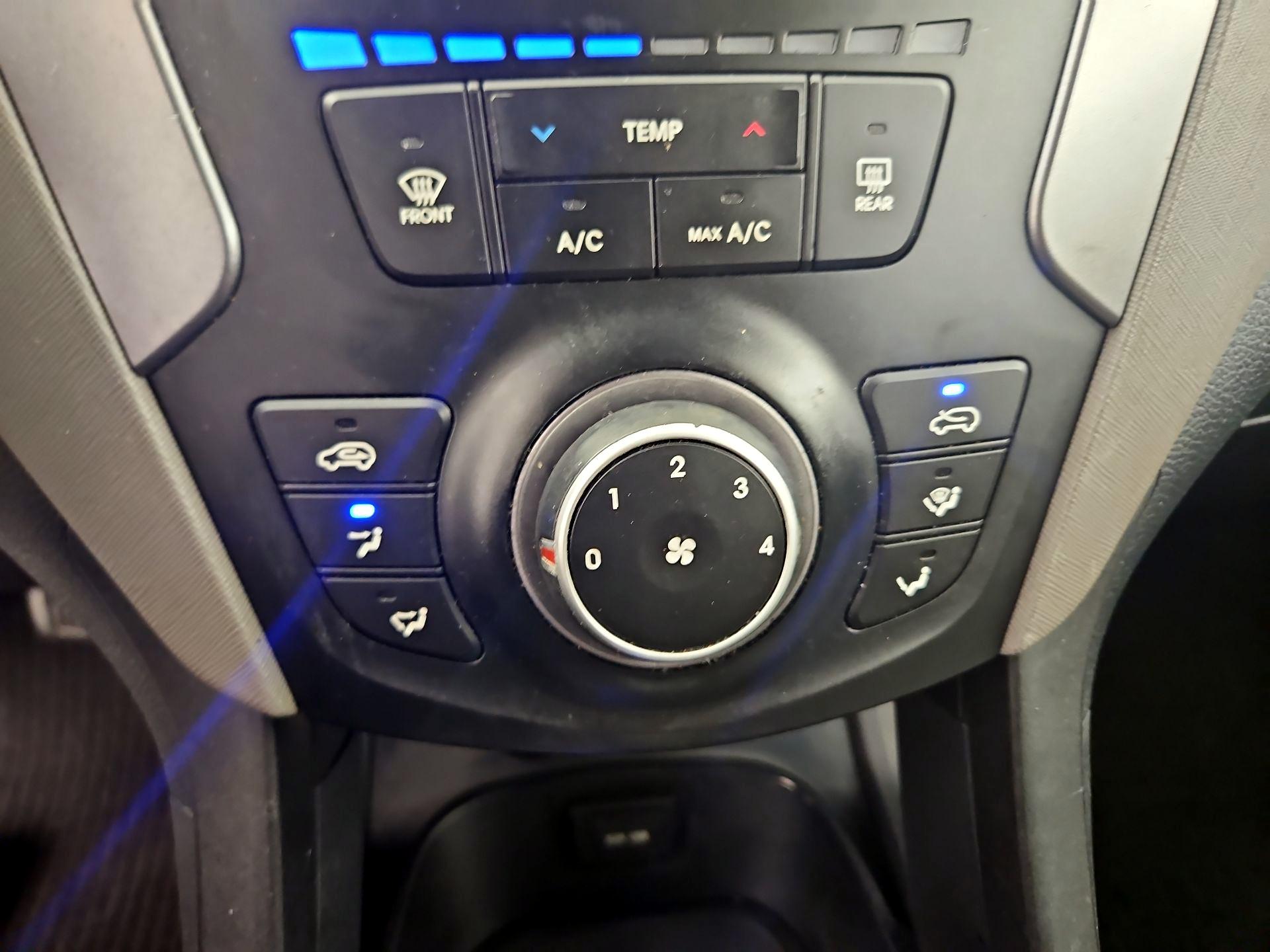 Thumbnail: 2015 Hyundai Santa Fe - 16
