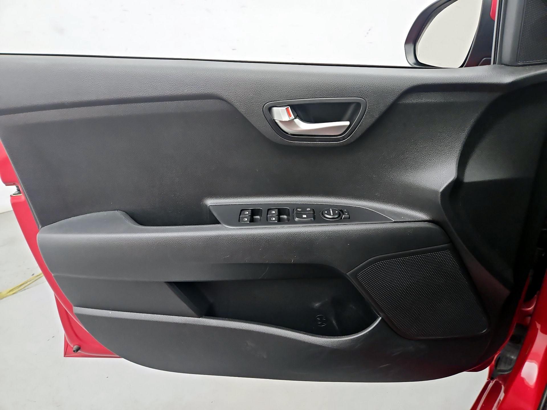 Thumbnail: 2022 Kia Rio - 12