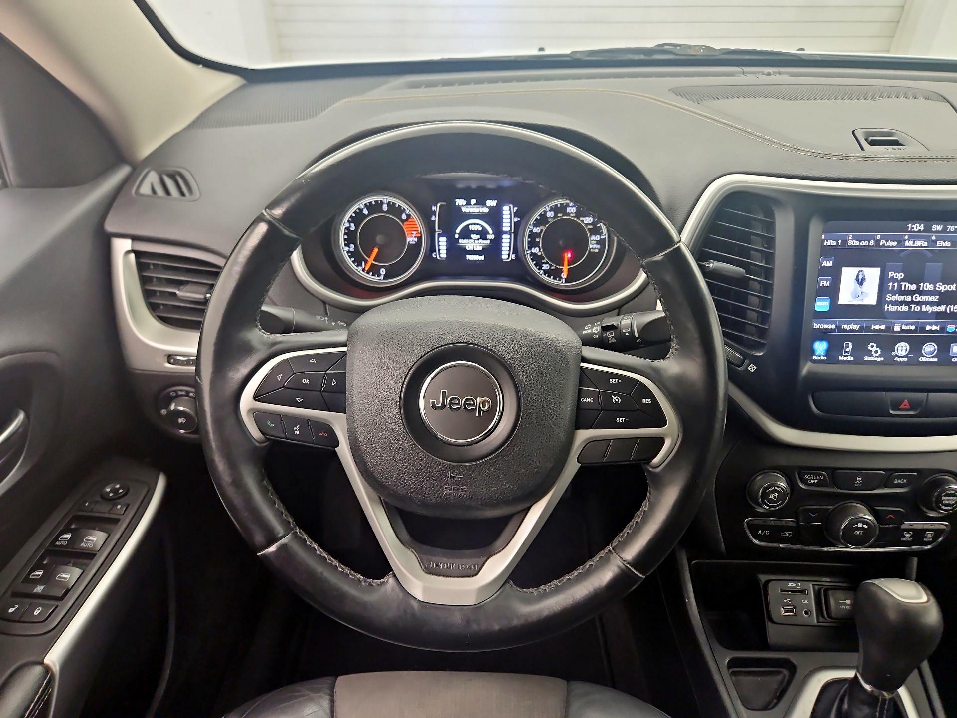Thumbnail: 2018 Jeep Cherokee - 10