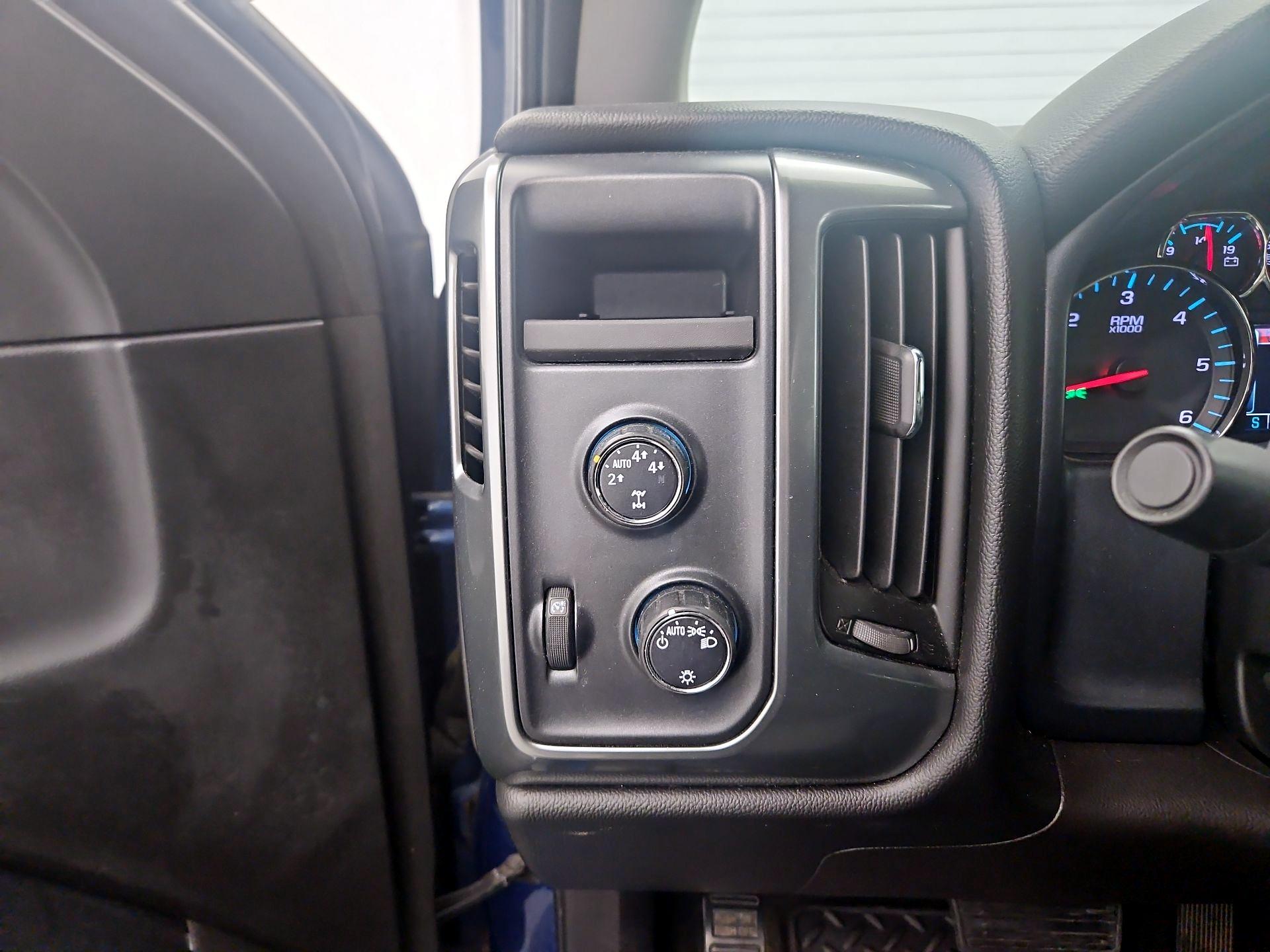 Thumbnail: 2015 Chevrolet Silverado 1500 - 13
