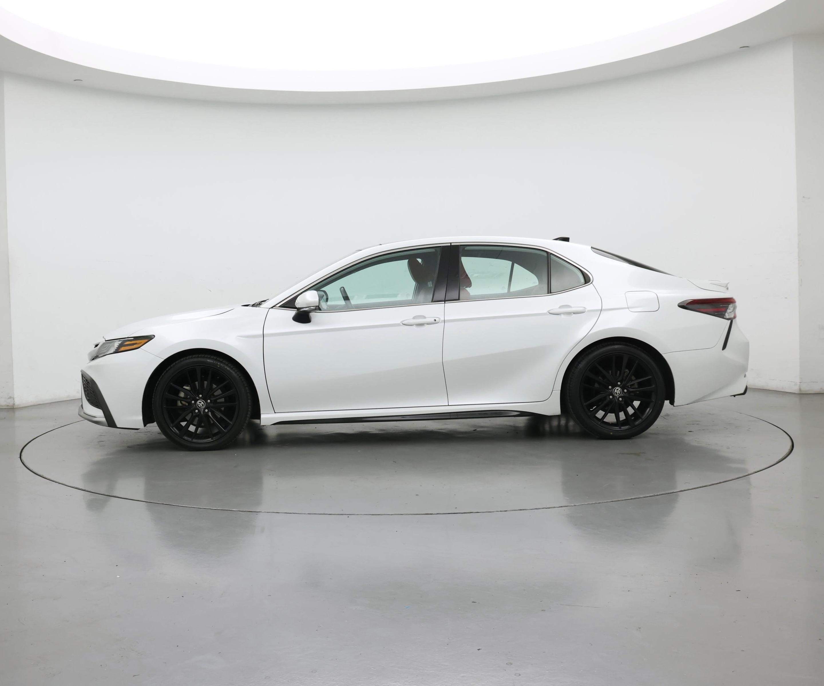 Thumbnail: 2021 Toyota Camry - 3