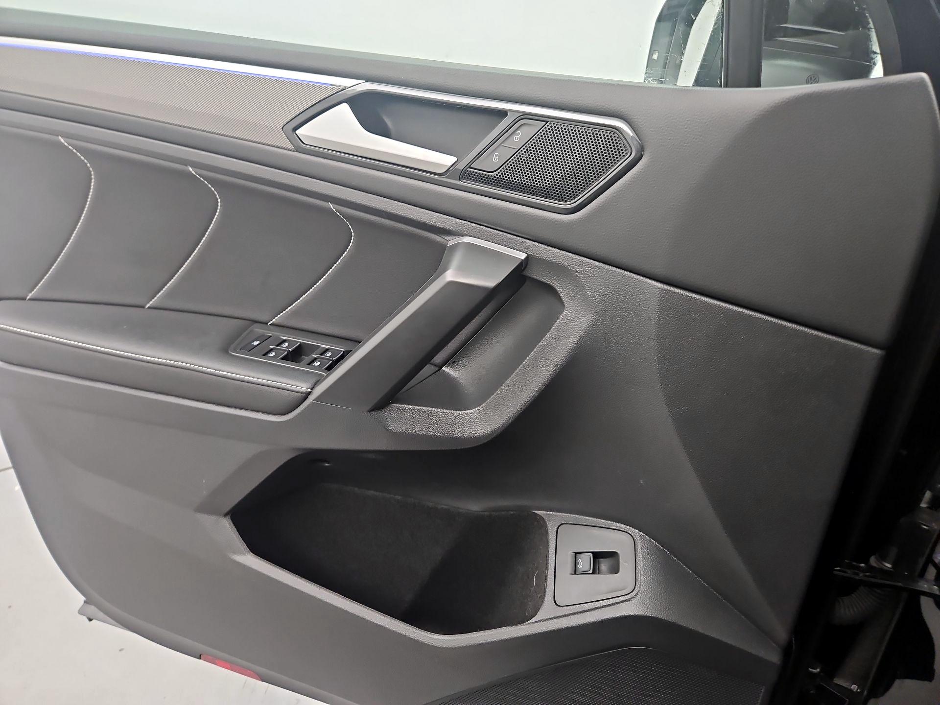 Thumbnail: 2024 Volkswagen Tiguan - 12