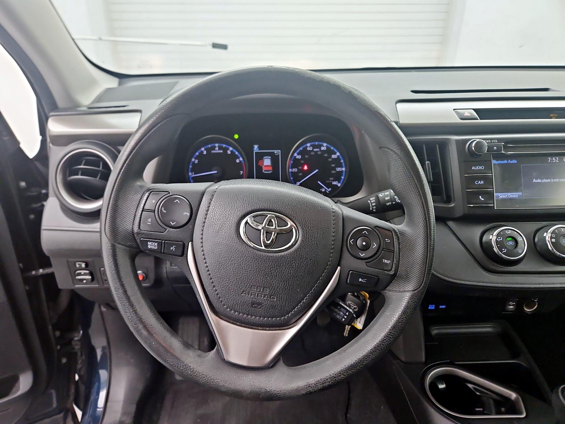 Thumbnail: 2017 Toyota RAV4 - 10