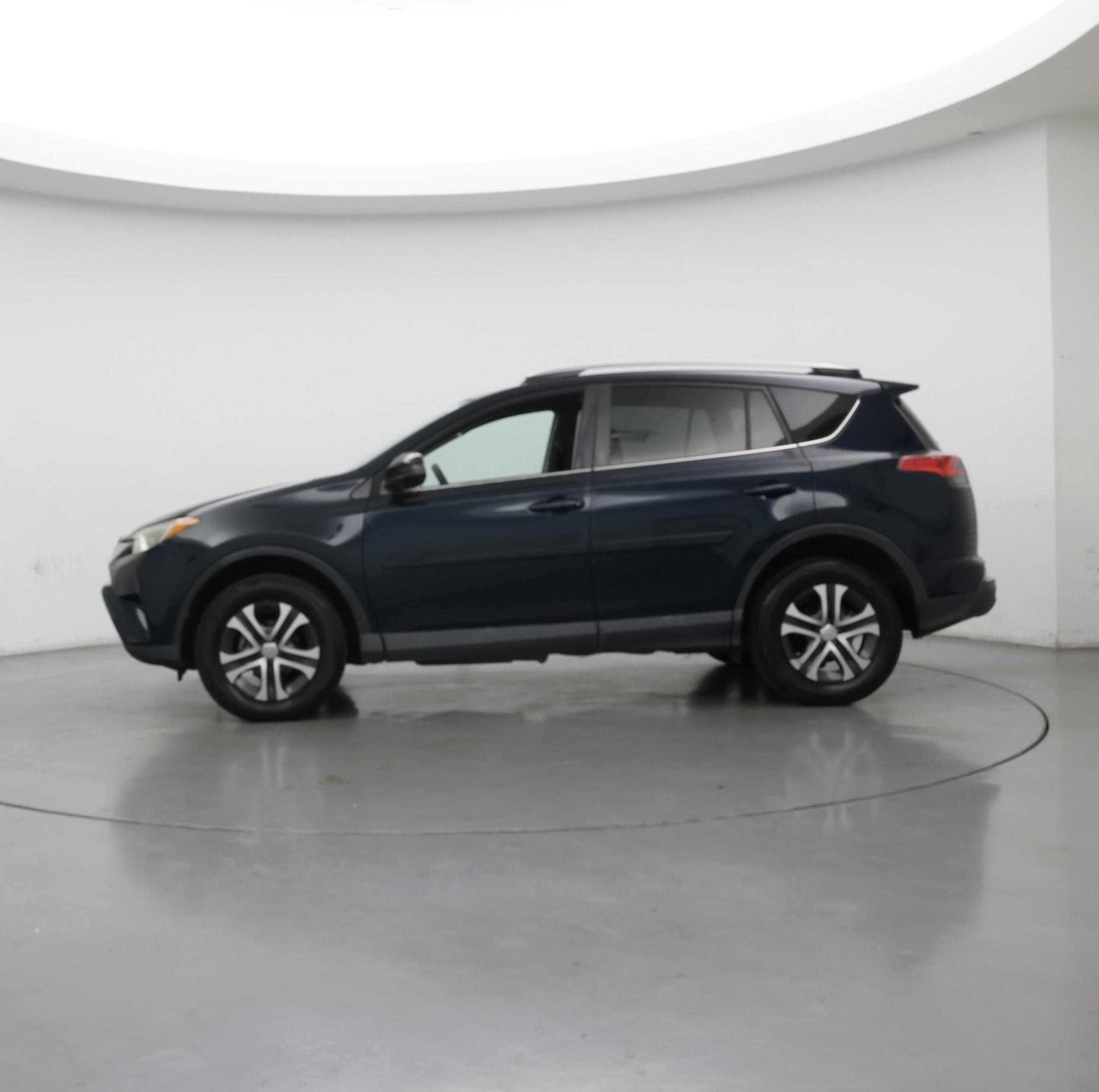 Thumbnail: 2017 Toyota RAV4 - 3