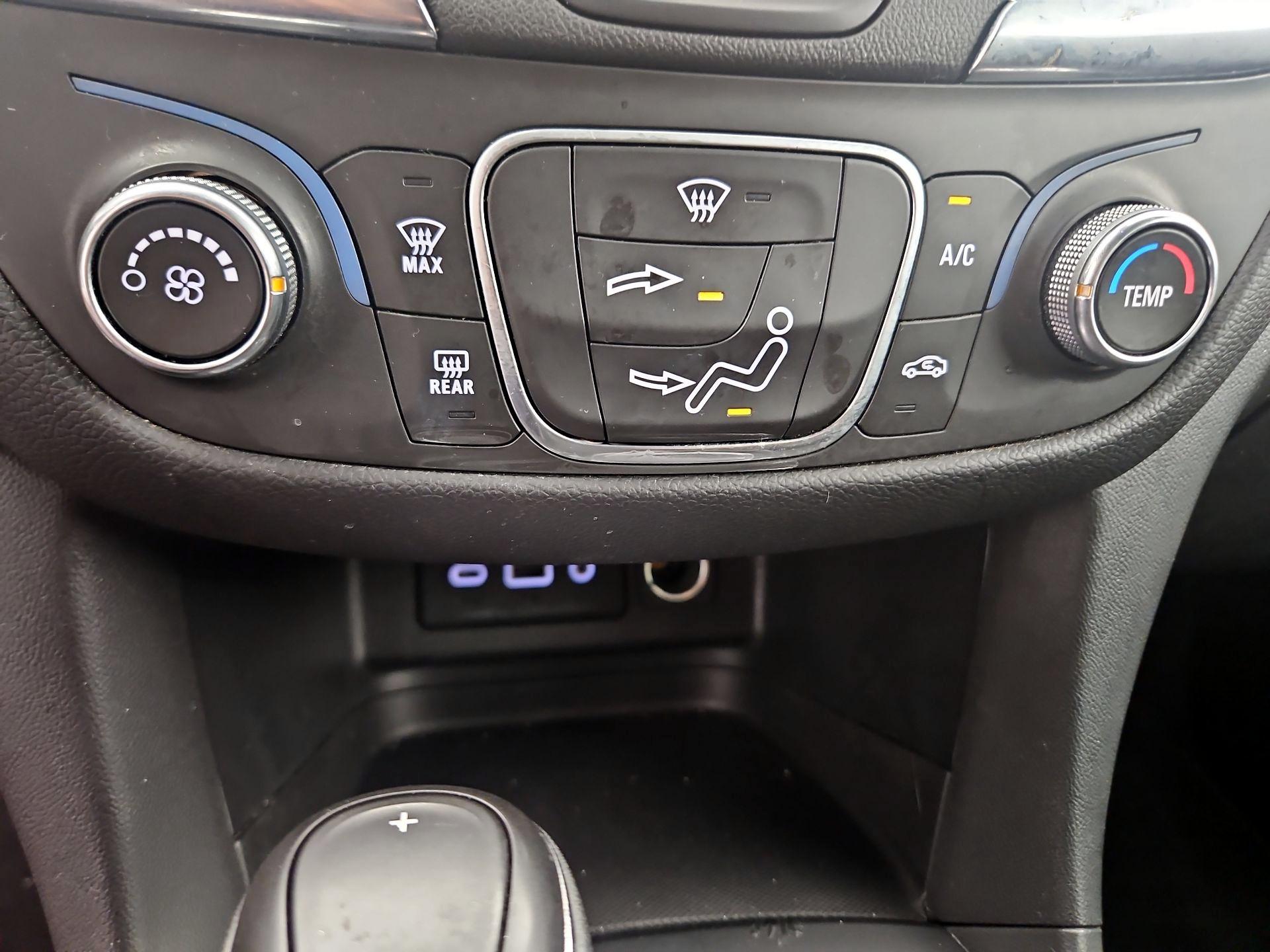 Thumbnail: 2020 Chevrolet Equinox - 16