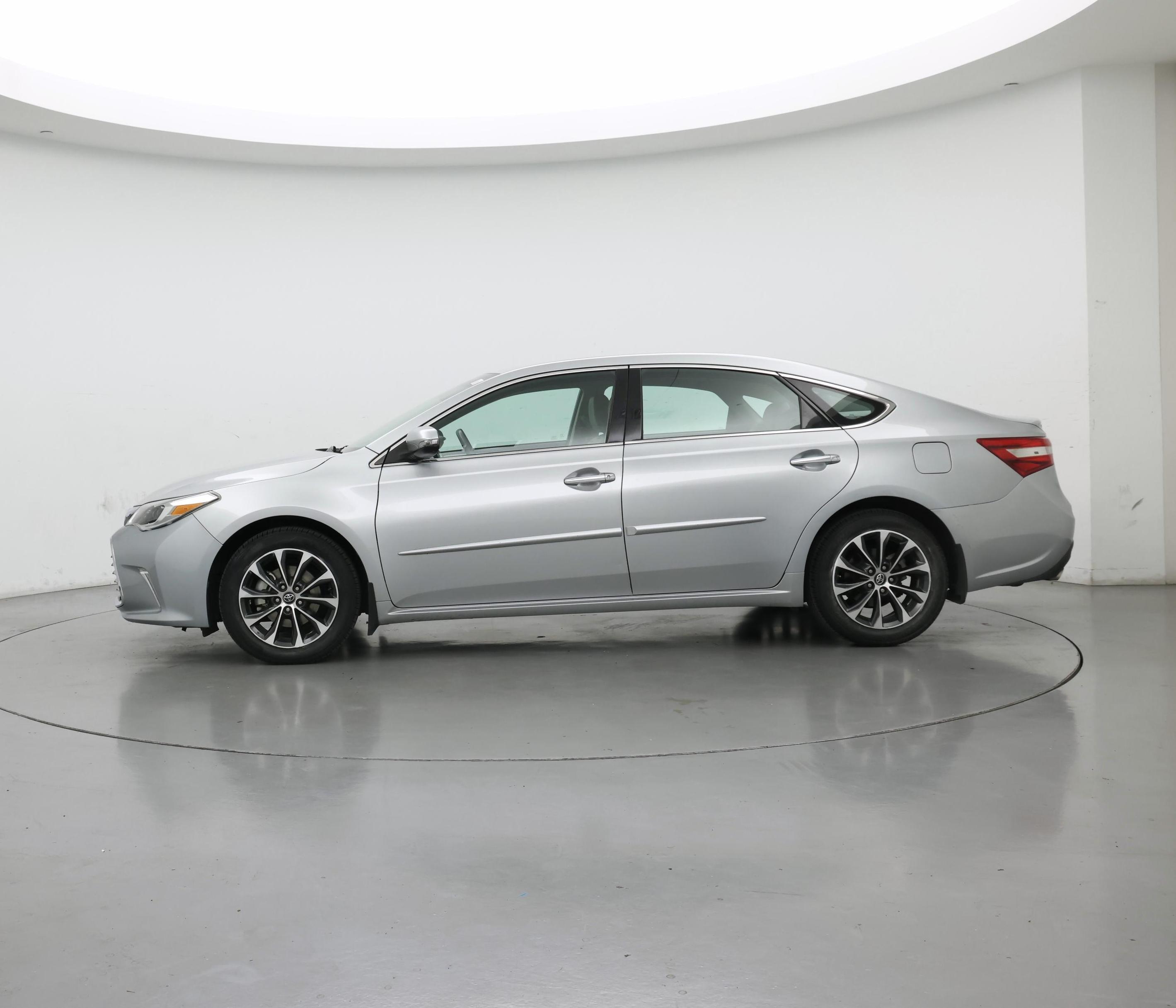 Thumbnail: 2017 Toyota Avalon - 3