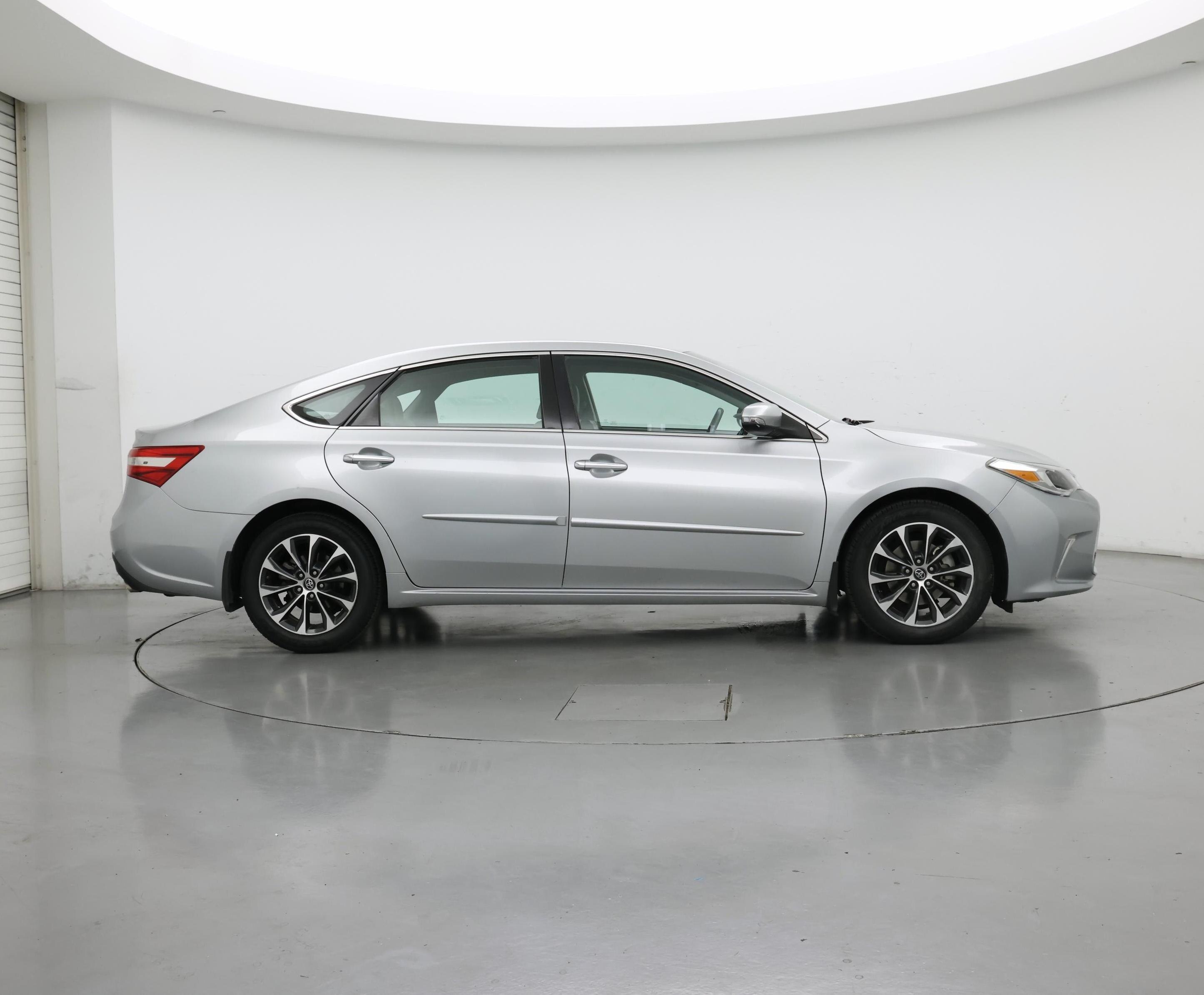 Thumbnail: 2017 Toyota Avalon - 7