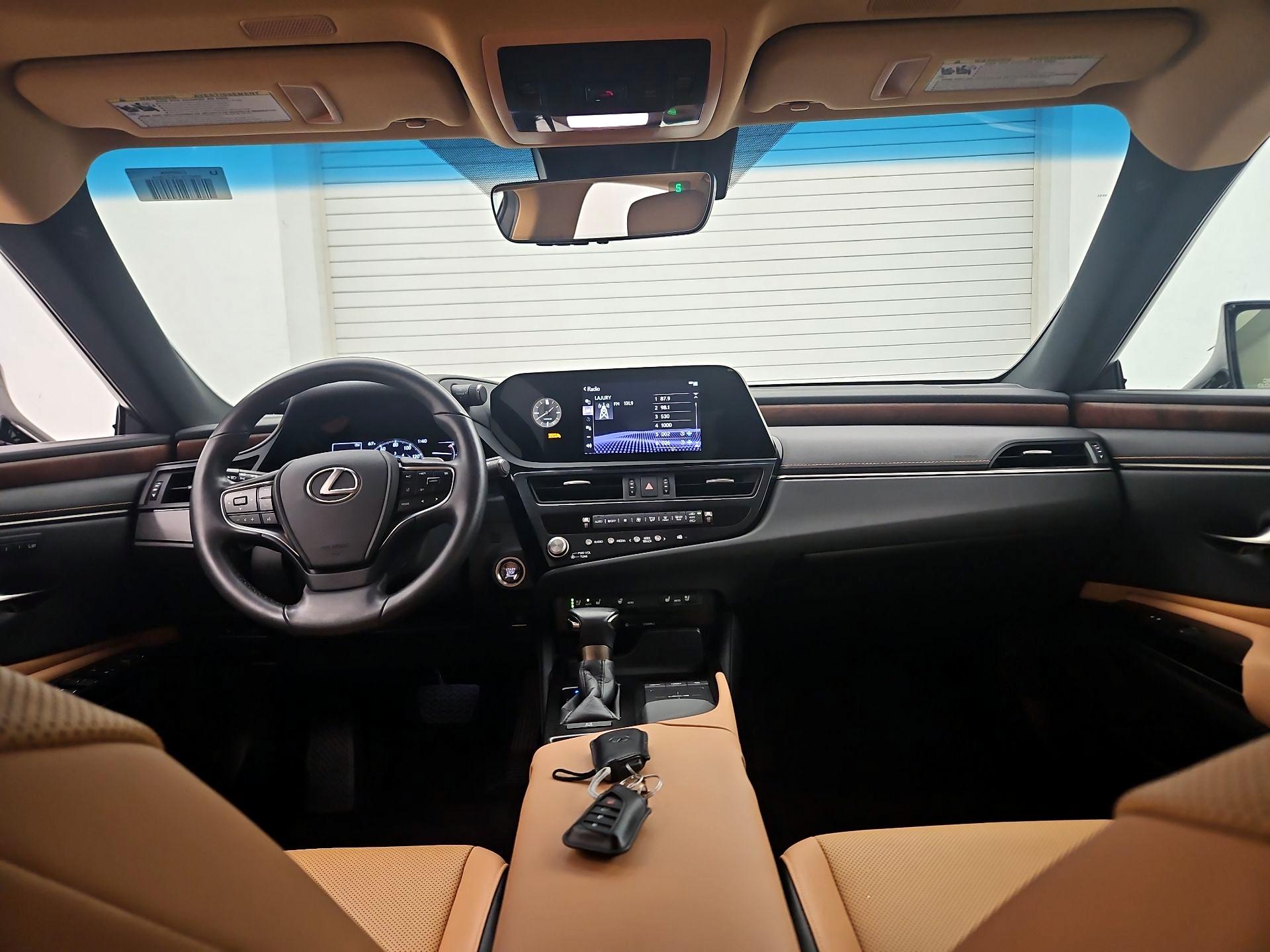 Thumbnail: 2022 Lexus ES - 9