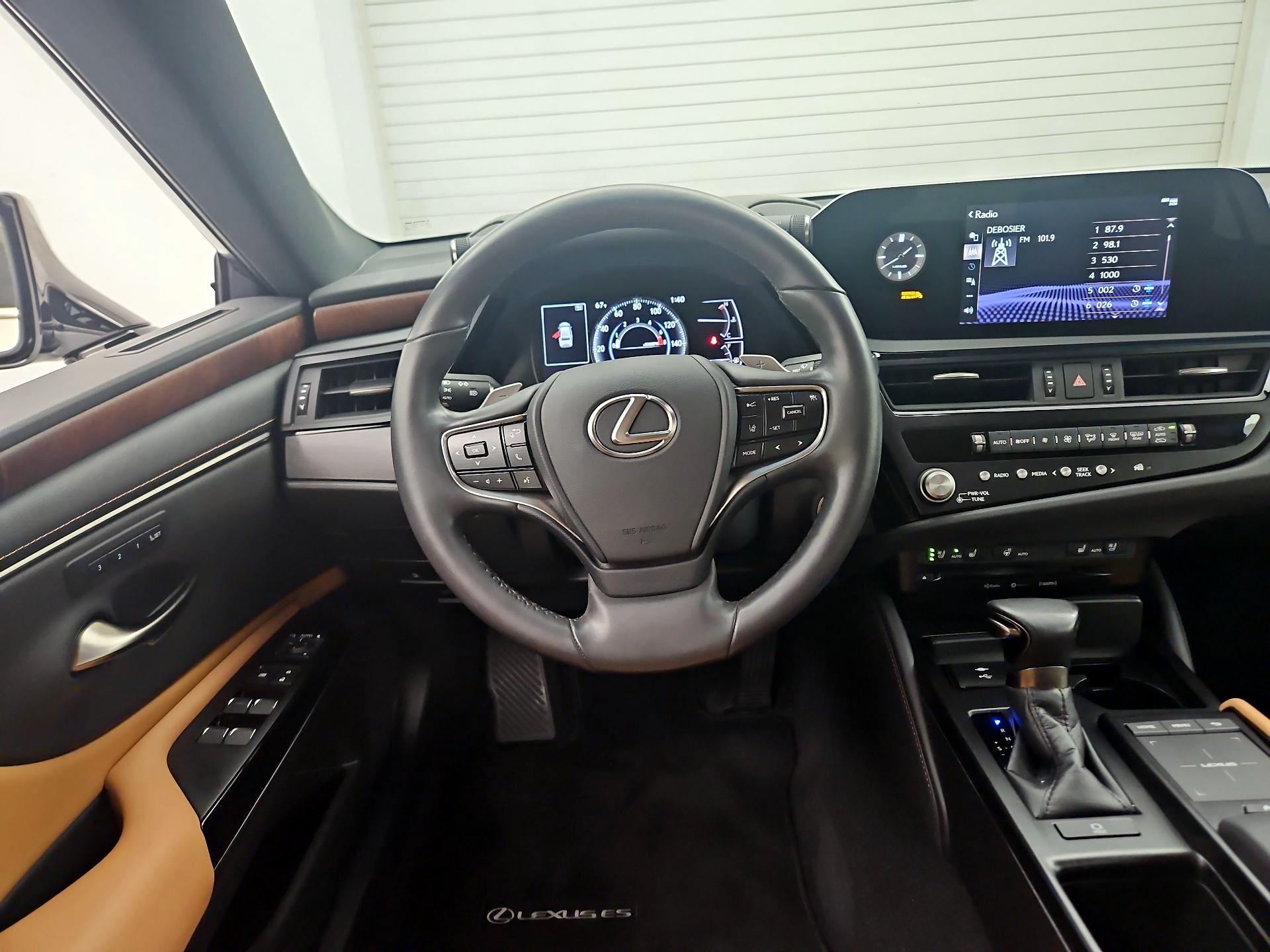 Thumbnail: 2022 Lexus ES - 10