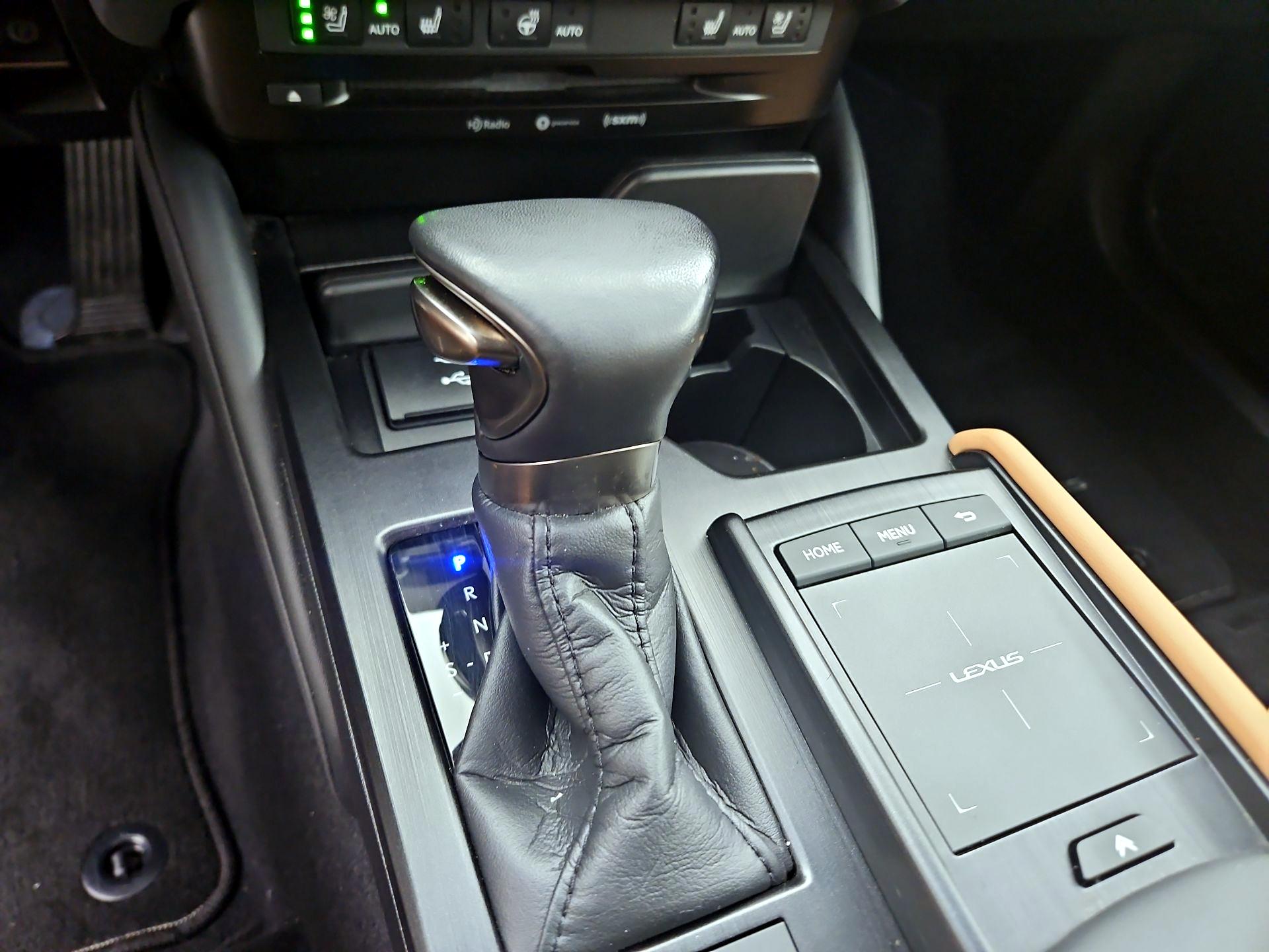 Thumbnail: 2022 Lexus ES - 17