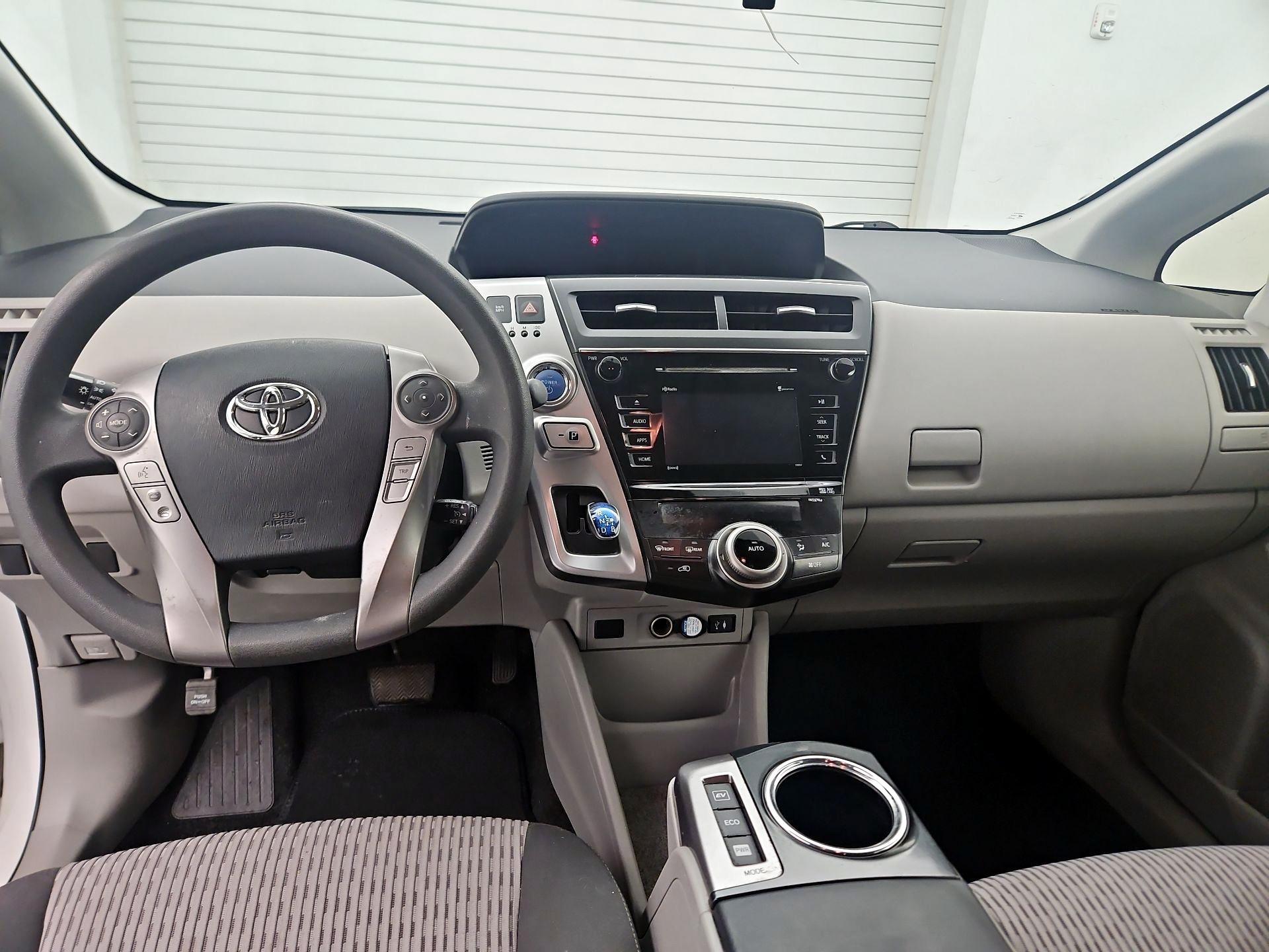Thumbnail: 2016 Toyota Prius v - 9