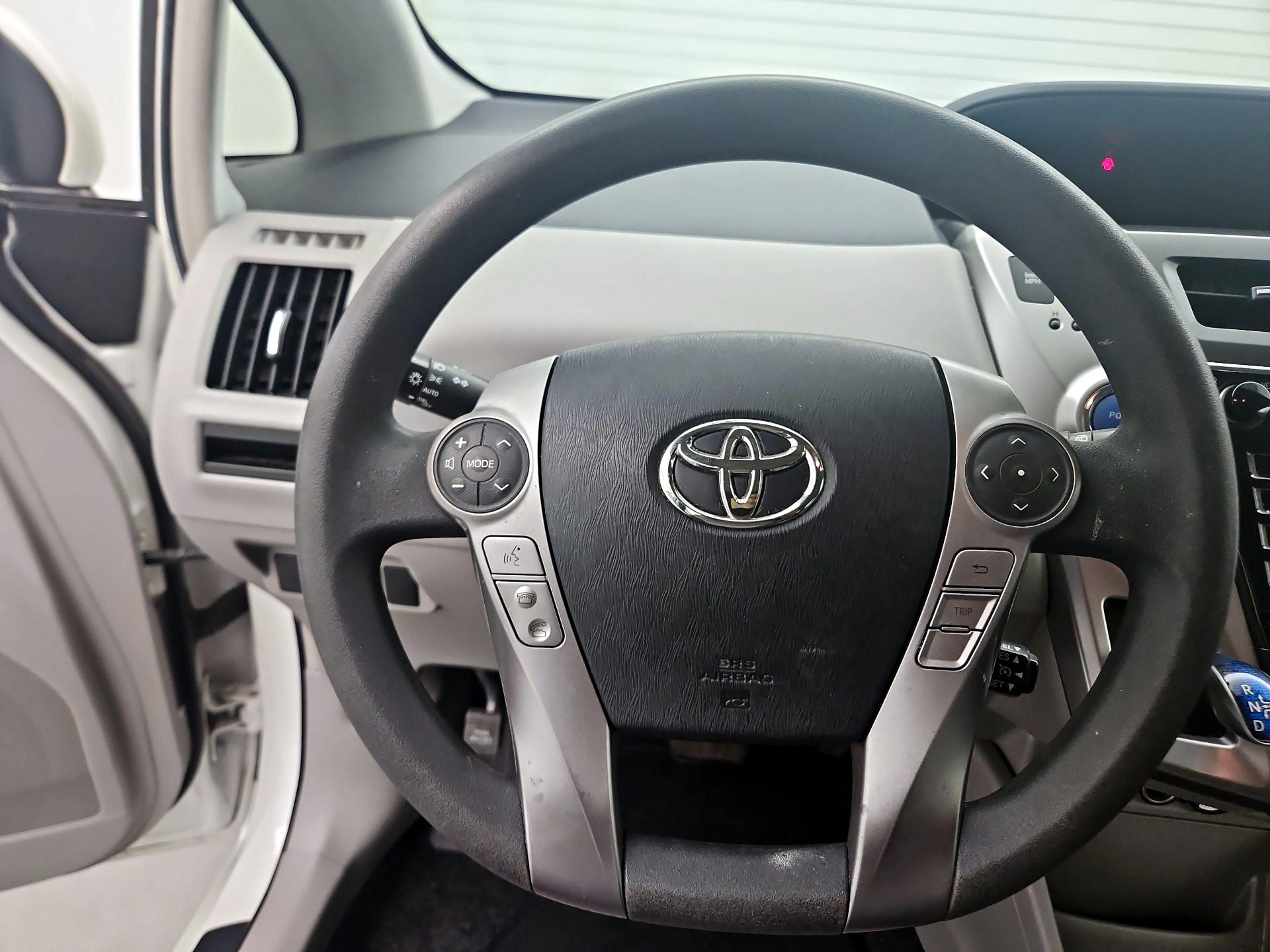 Thumbnail: 2016 Toyota Prius v - 10
