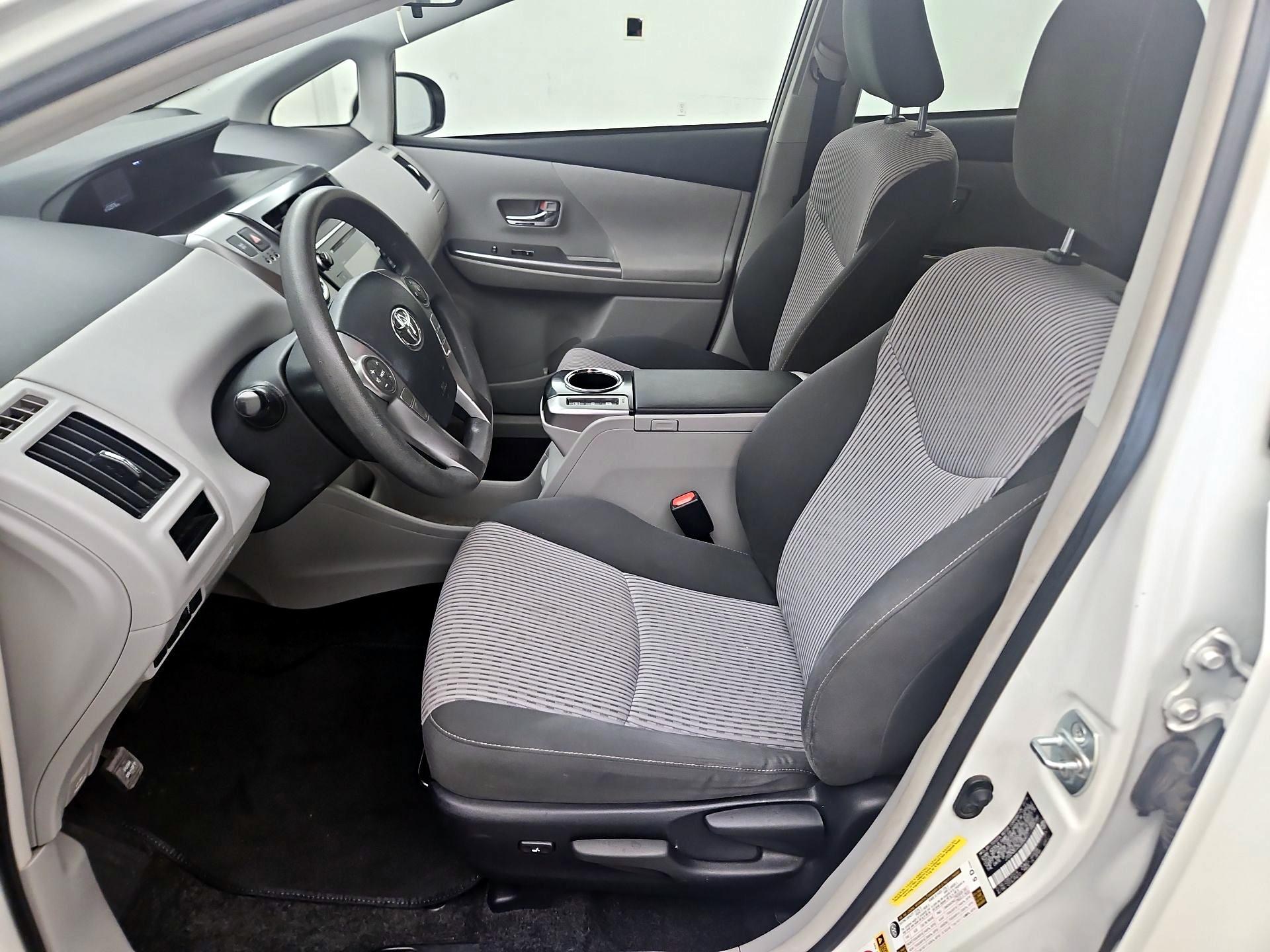 Thumbnail: 2016 Toyota Prius v - 11