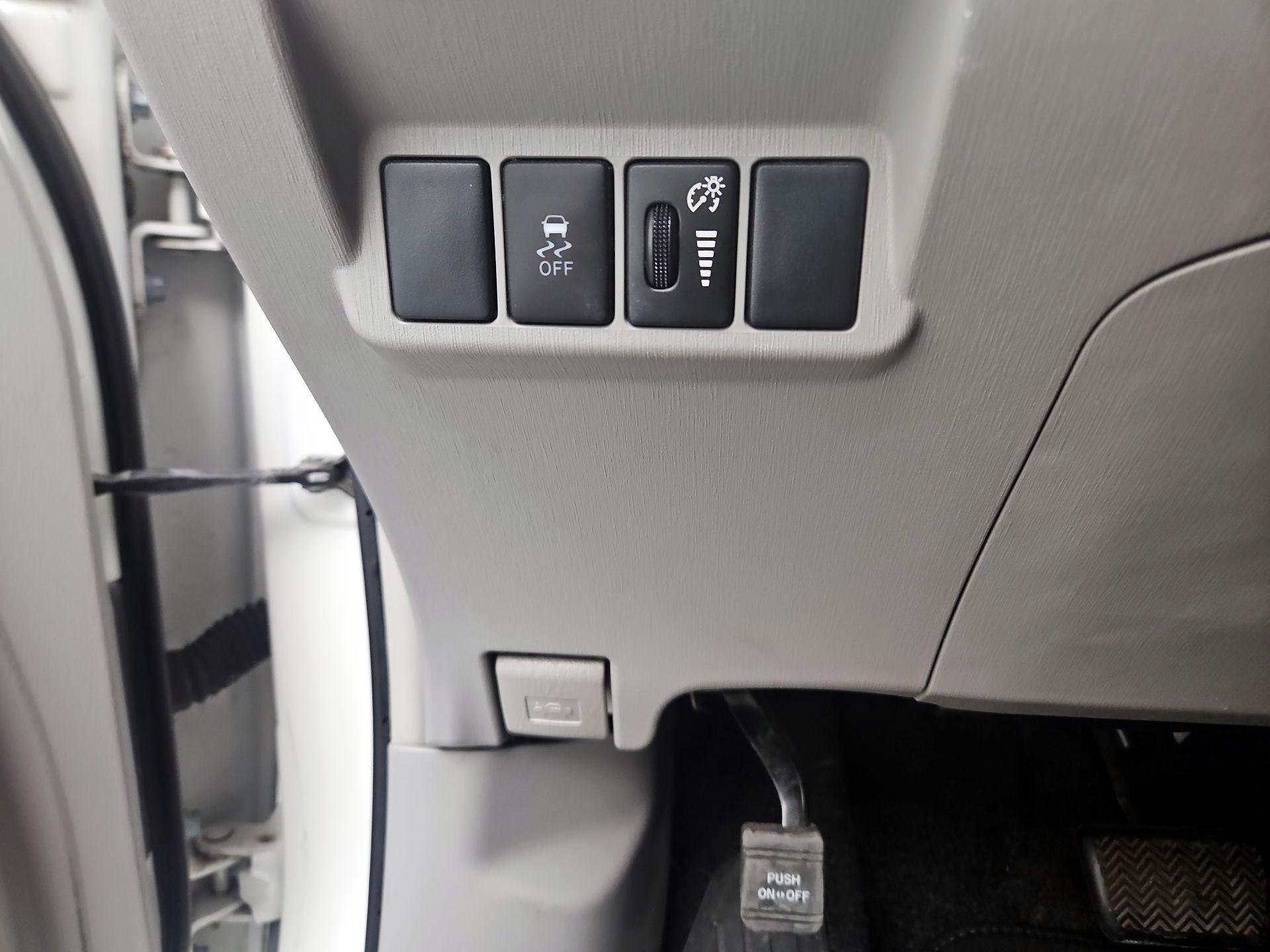 Thumbnail: 2016 Toyota Prius v - 13