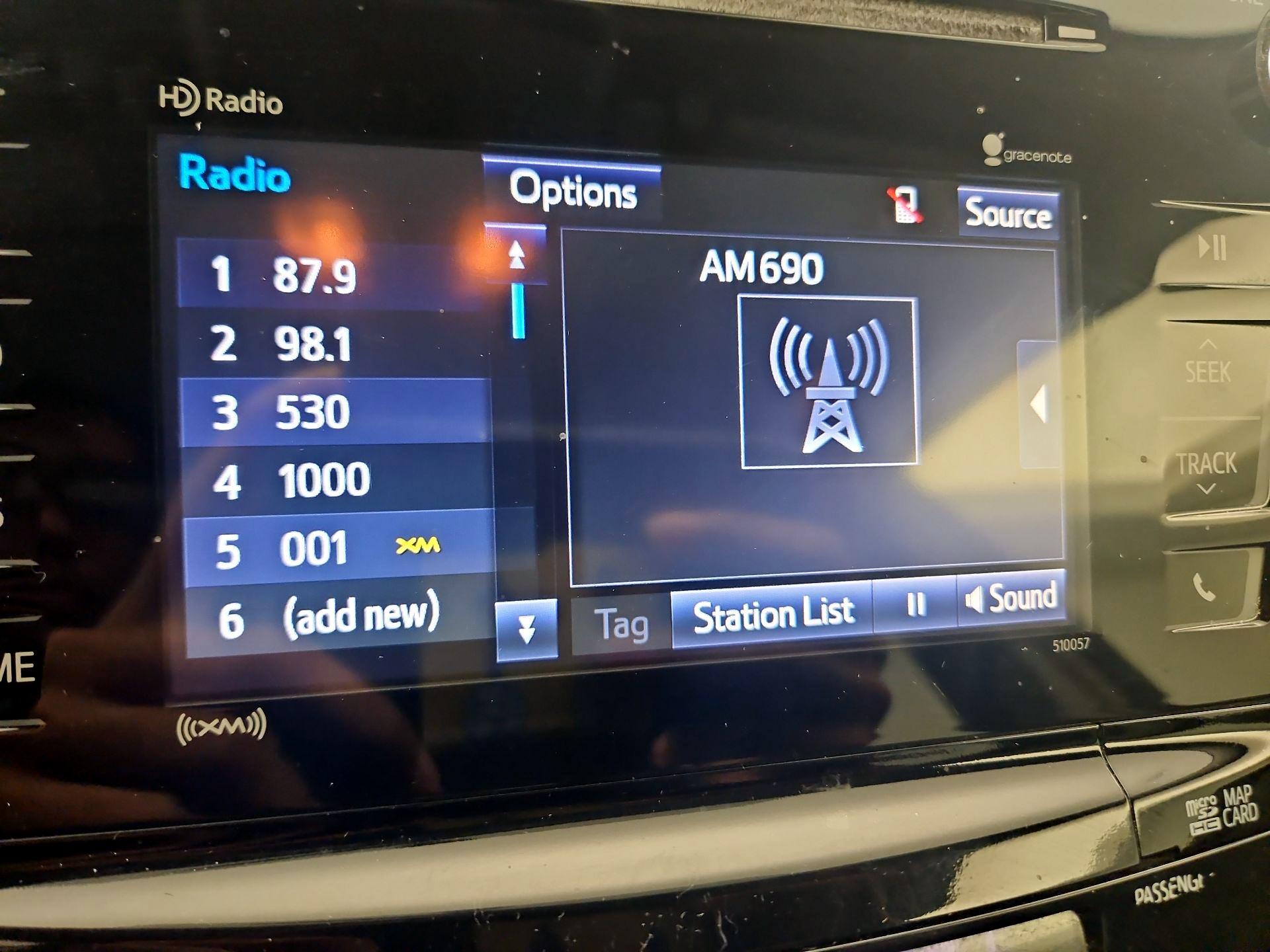 Thumbnail: 2016 Toyota Prius v - 15