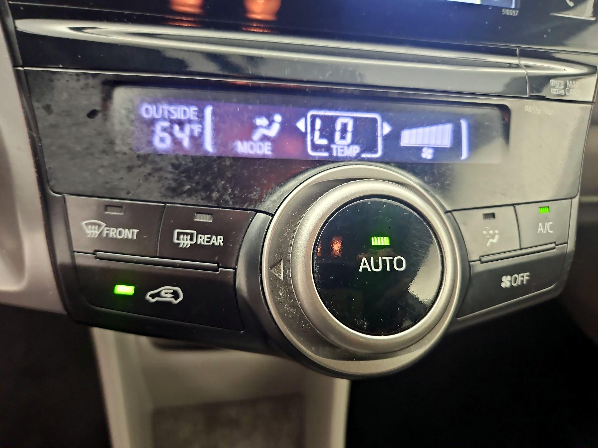 Thumbnail: 2016 Toyota Prius v - 16