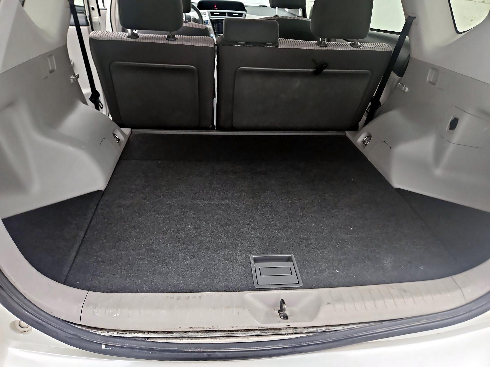 Thumbnail: 2016 Toyota Prius v - 19
