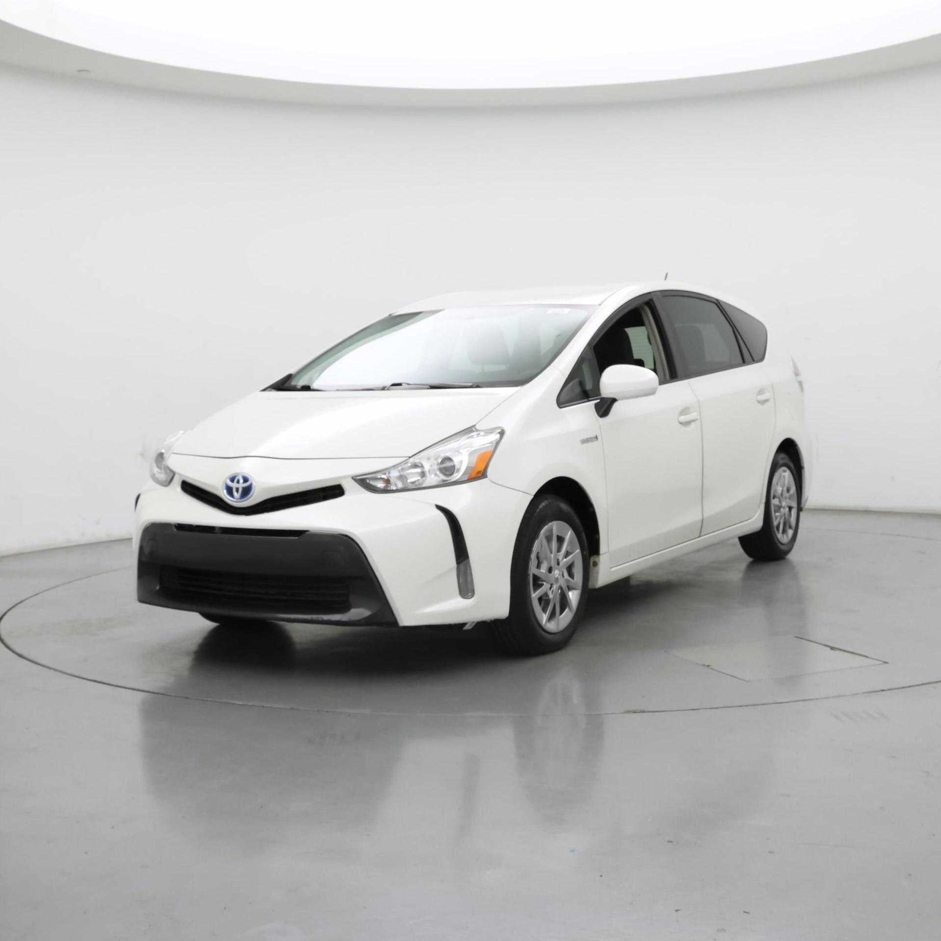Thumbnail: 2016 Toyota Prius v - 4