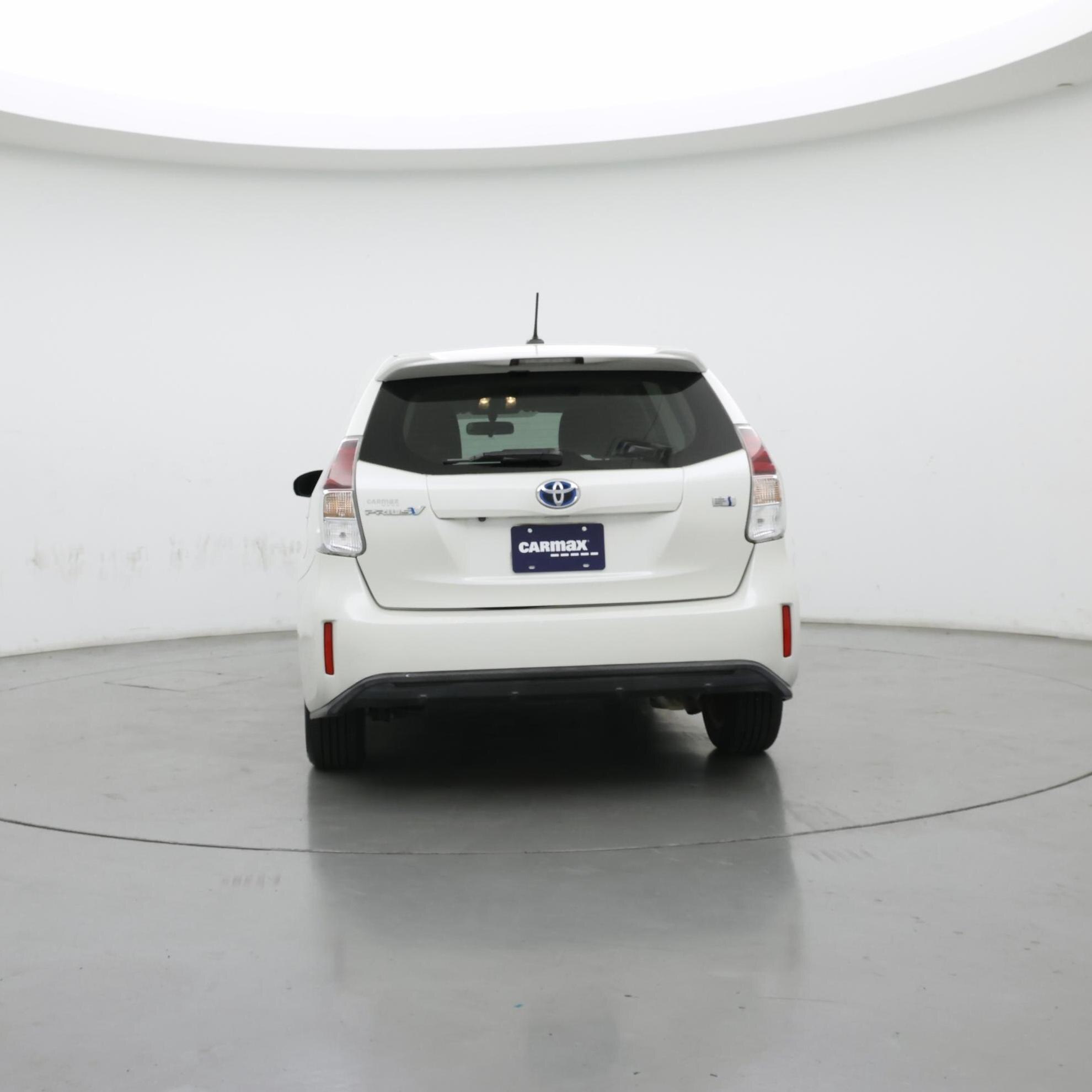 Thumbnail: 2016 Toyota Prius v - 6