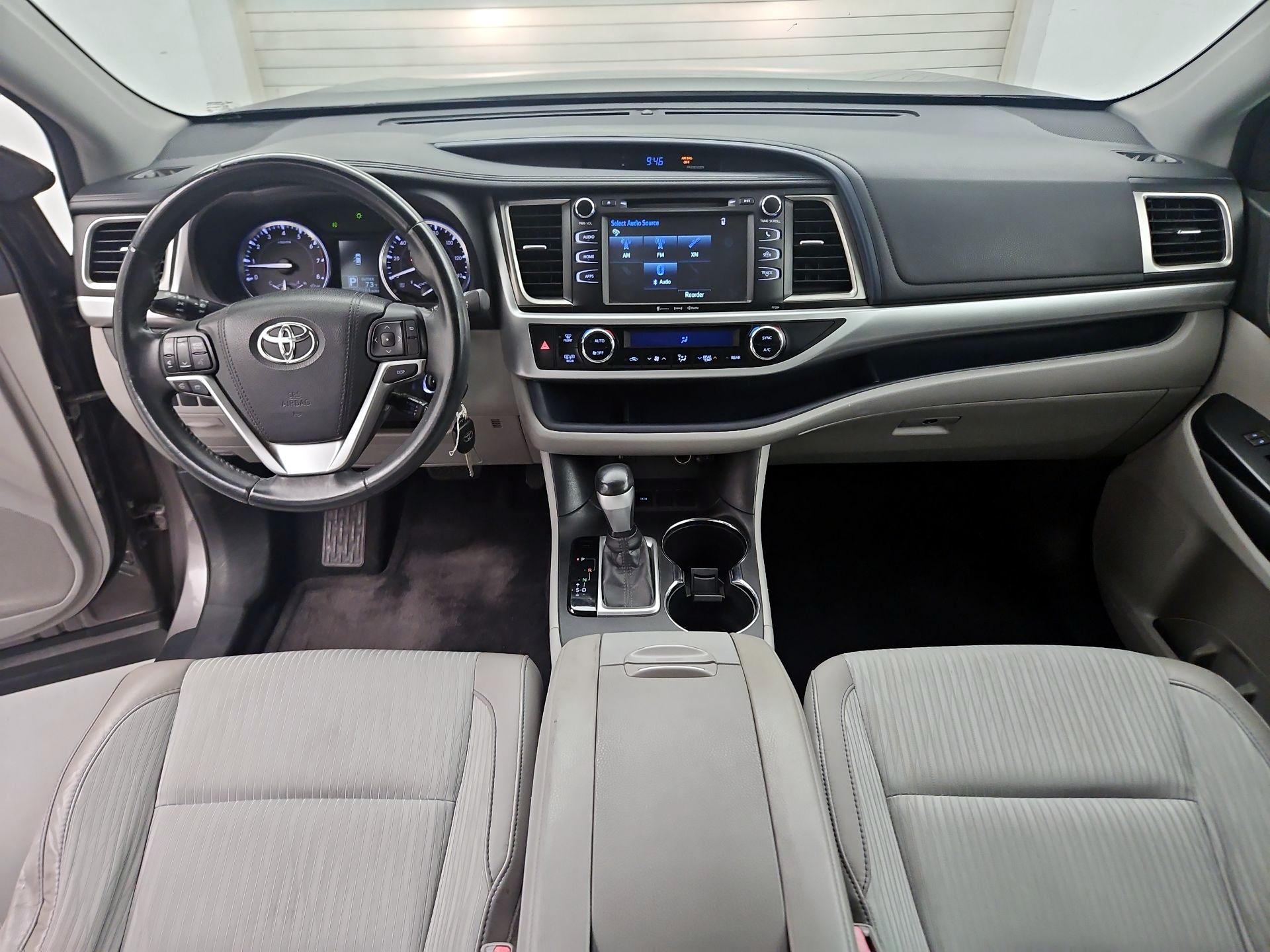 Thumbnail: 2016 Toyota Highlander - 9