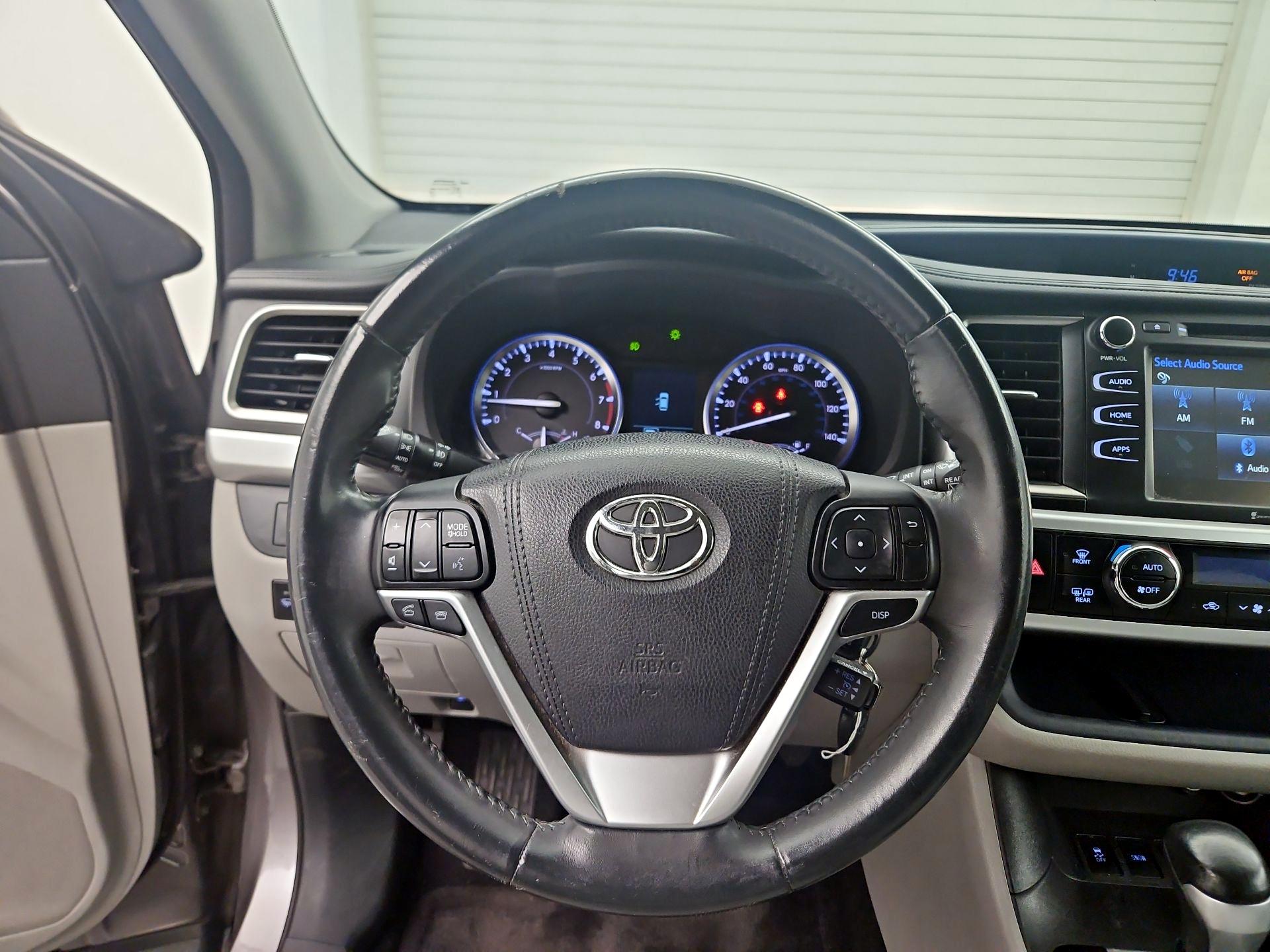 Thumbnail: 2016 Toyota Highlander - 10
