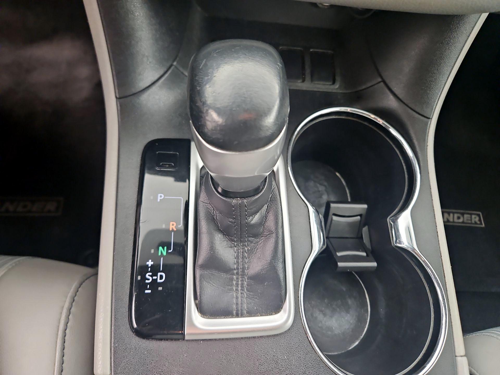 Thumbnail: 2016 Toyota Highlander - 17