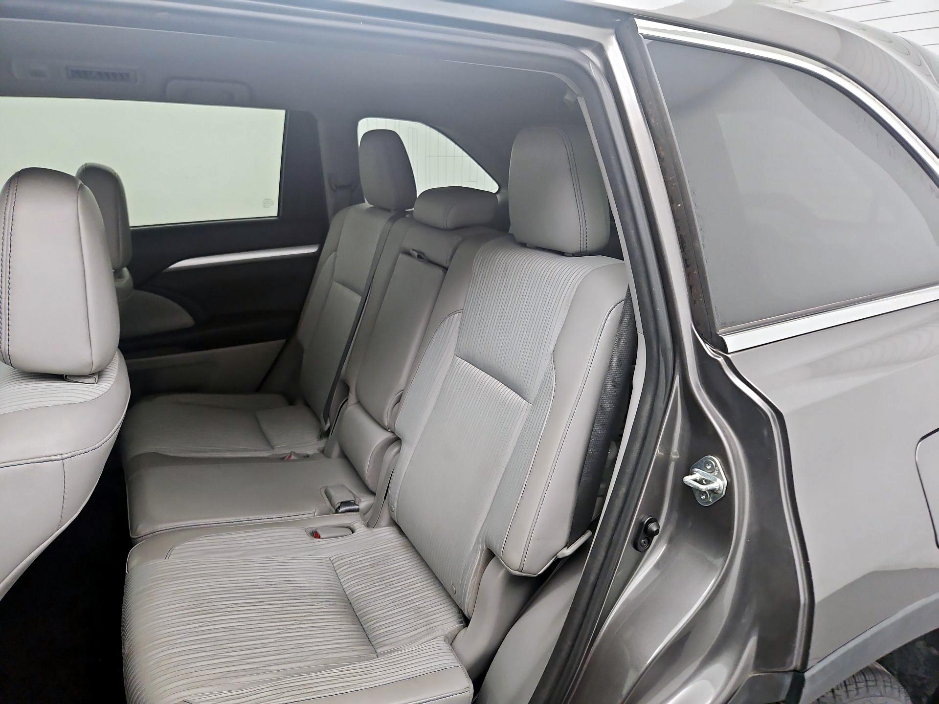 Thumbnail: 2016 Toyota Highlander - 19