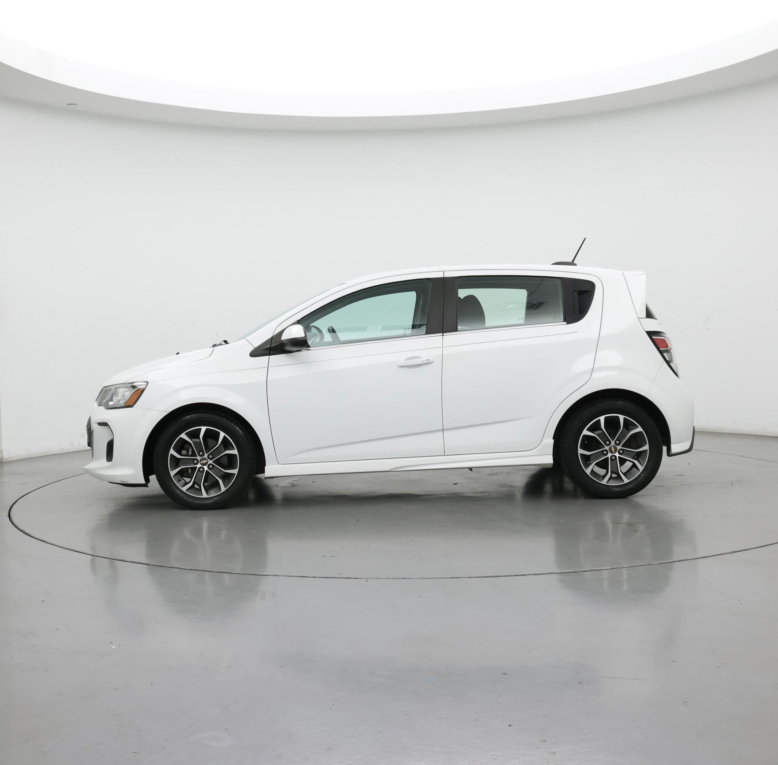 Thumbnail: 2017 Chevrolet Sonic - 3