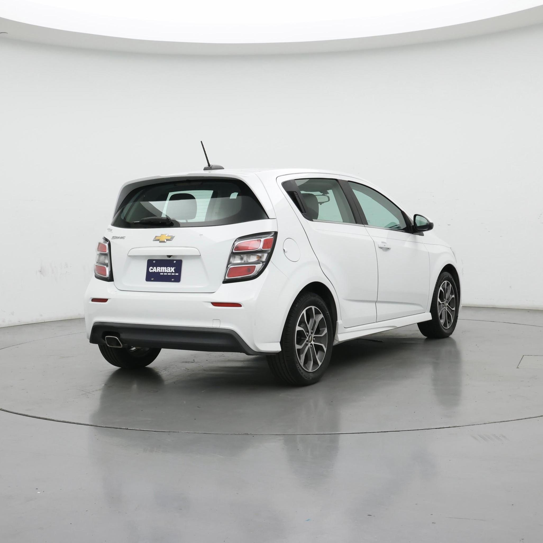 Thumbnail: 2017 Chevrolet Sonic - 8