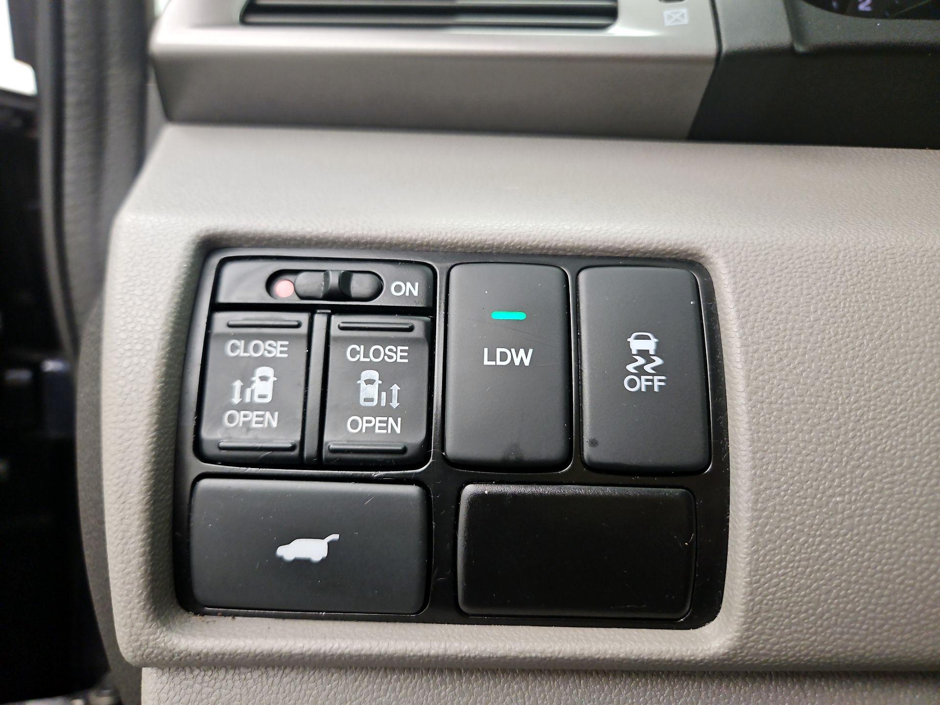 Thumbnail: 2015 Honda Odyssey - 13