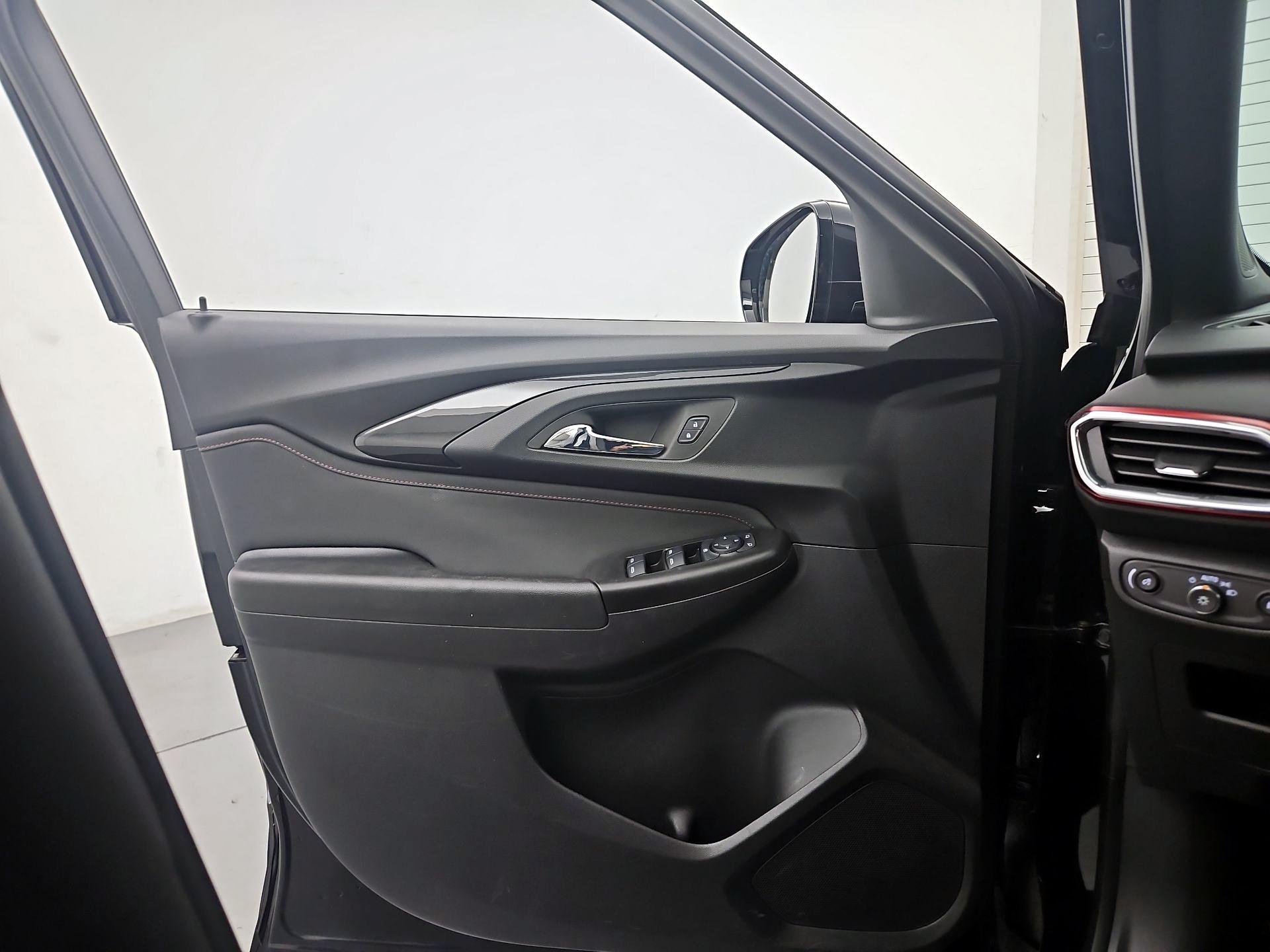 Thumbnail: 2023 Chevrolet TrailBlazer - 12