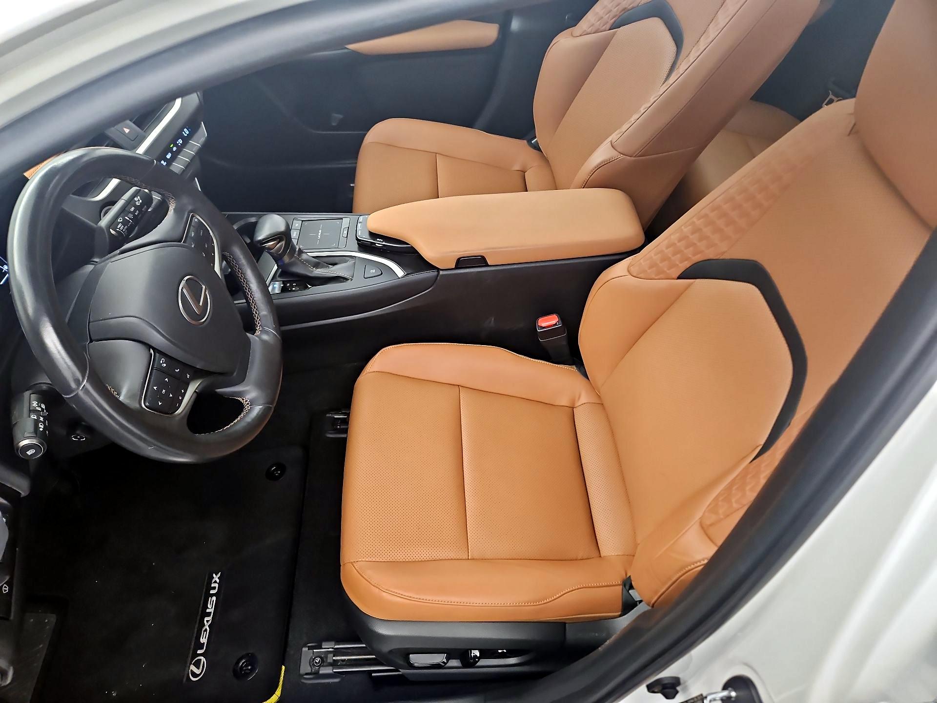 Thumbnail: 2019 Lexus UX - 11