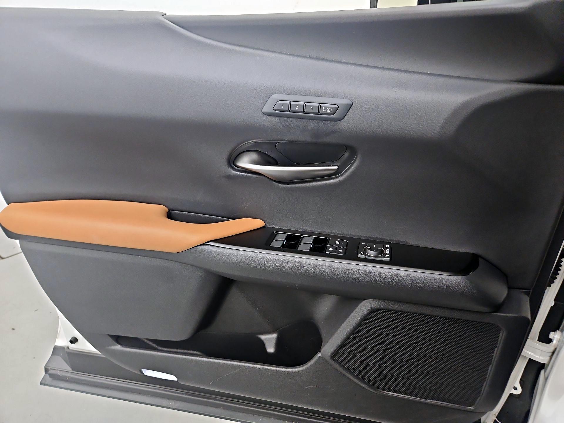 Thumbnail: 2019 Lexus UX - 12