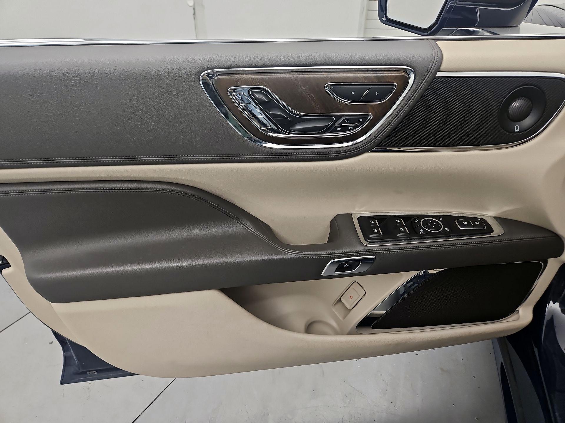 Thumbnail: 2018 Lincoln Continental - 12