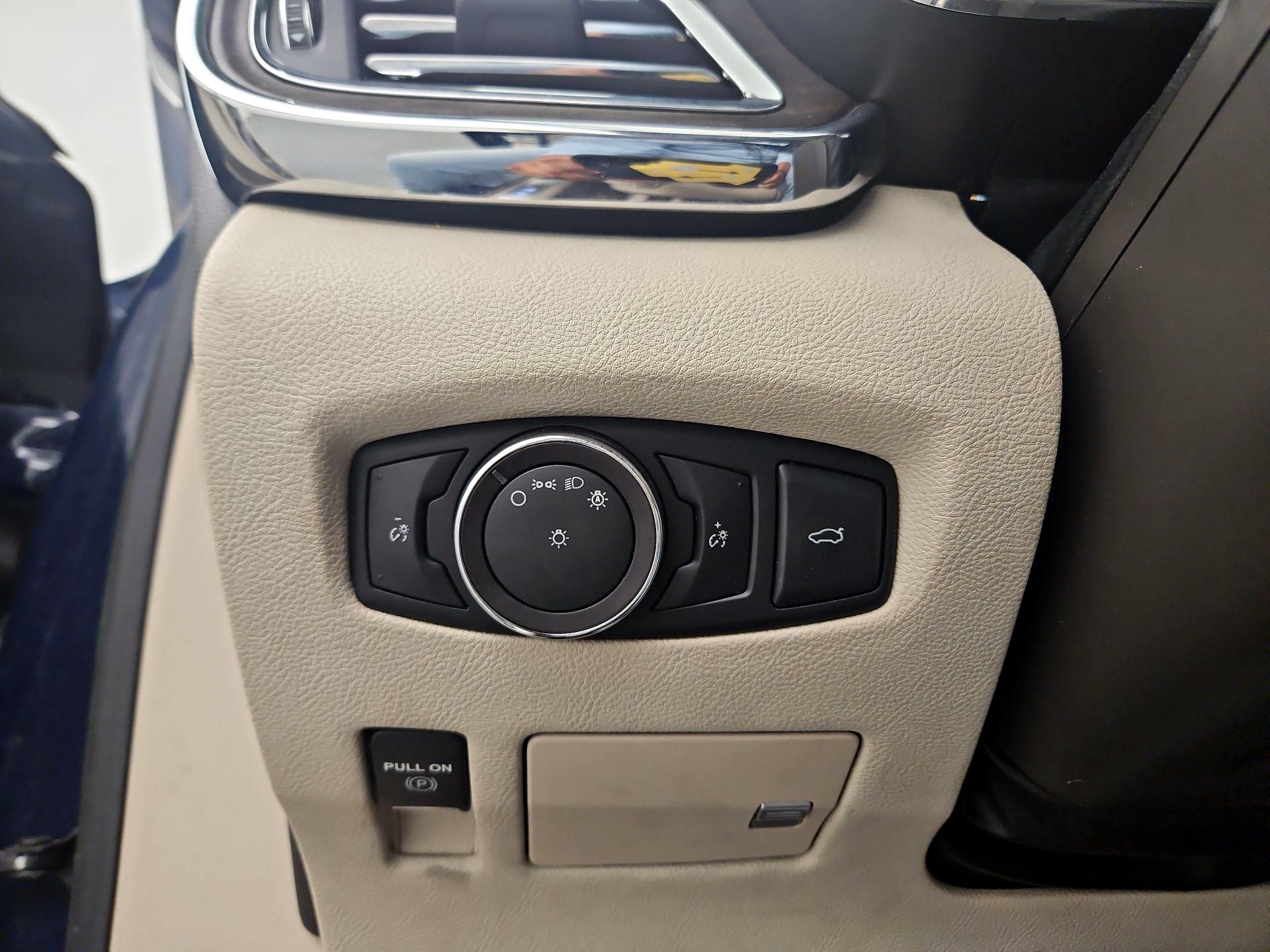 Thumbnail: 2018 Lincoln Continental - 13