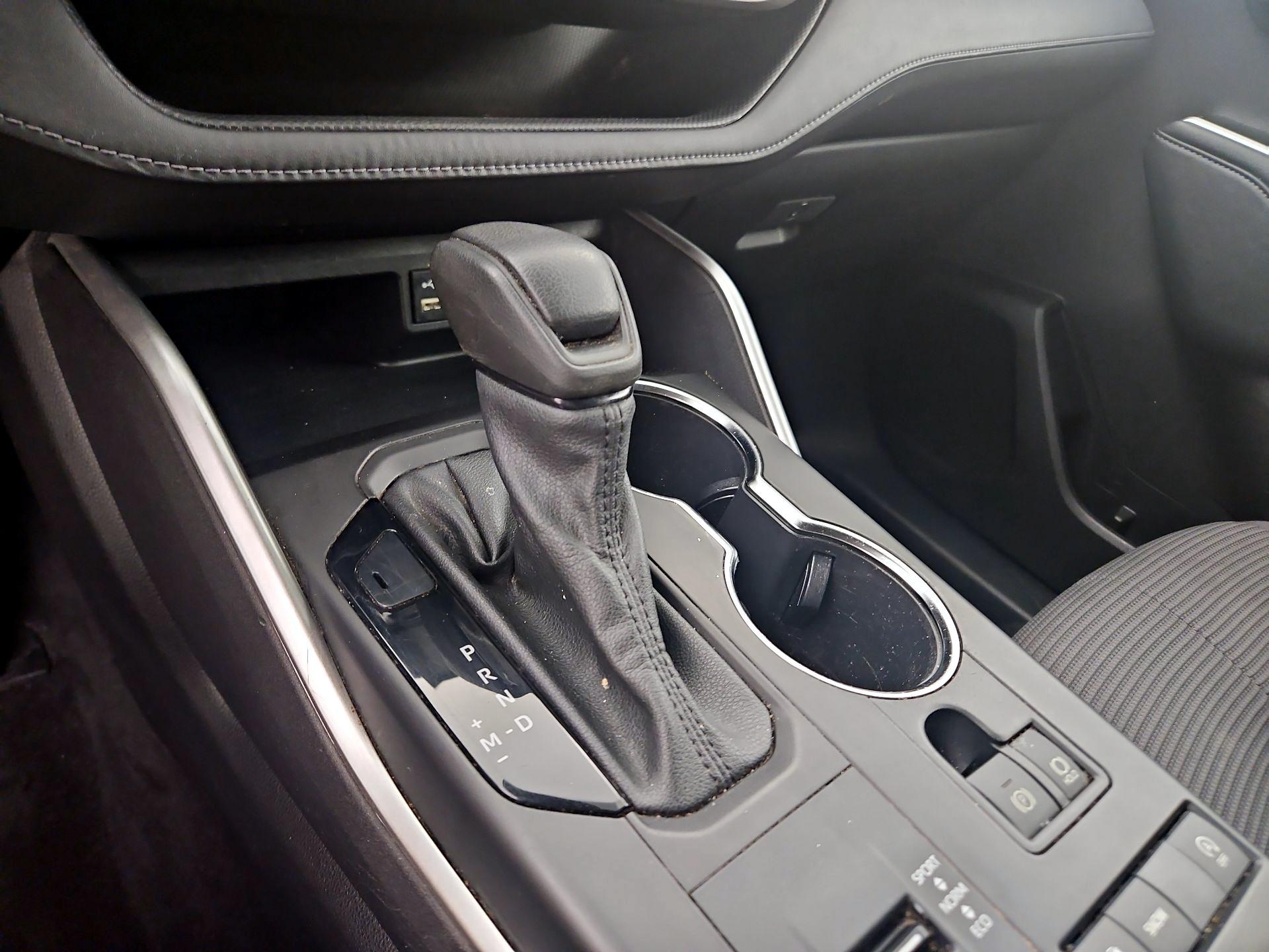 Thumbnail: 2022 Toyota Highlander - 17