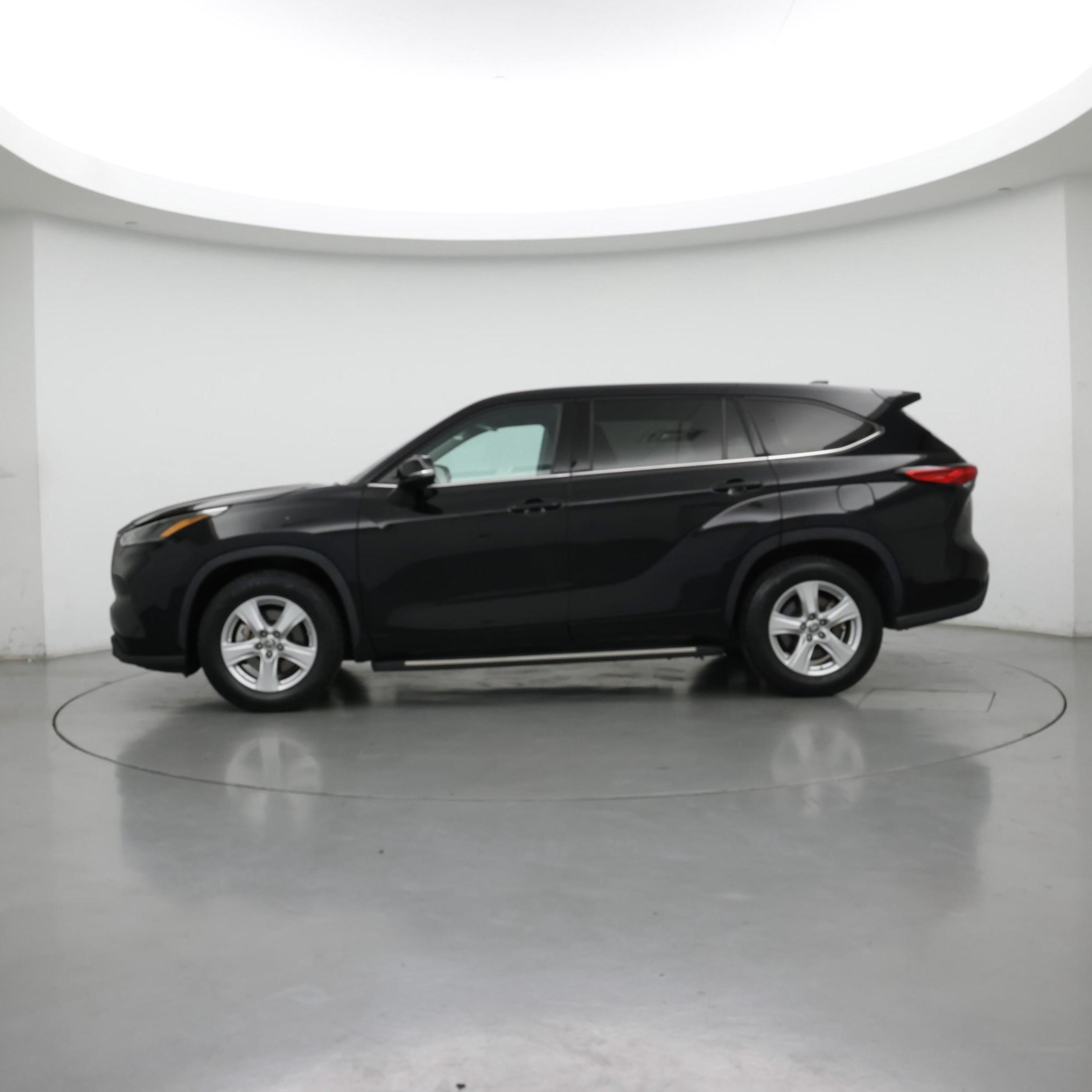 Thumbnail: 2022 Toyota Highlander - 3