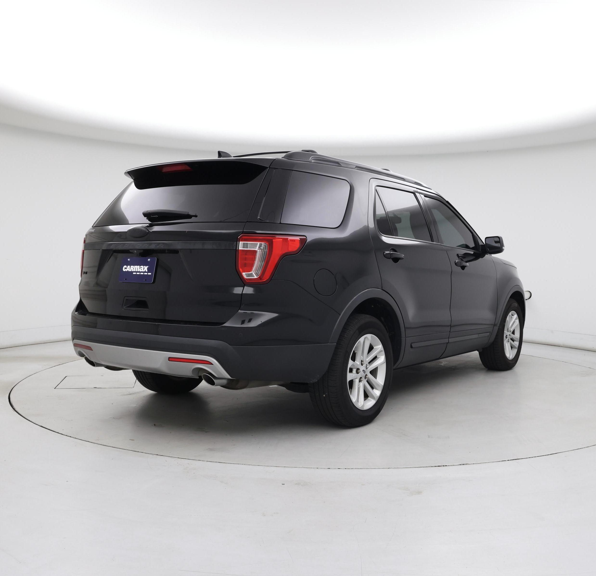 Thumbnail: 2017 Ford Explorer - 8