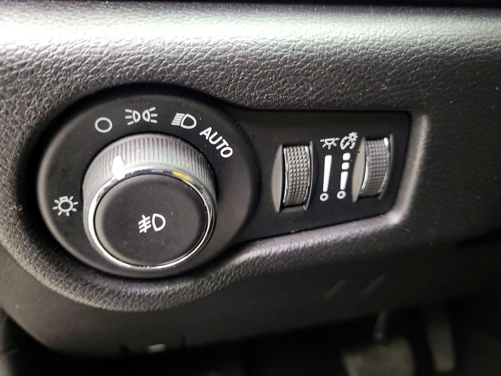 Thumbnail: 2019 Chrysler Pacifica - 13
