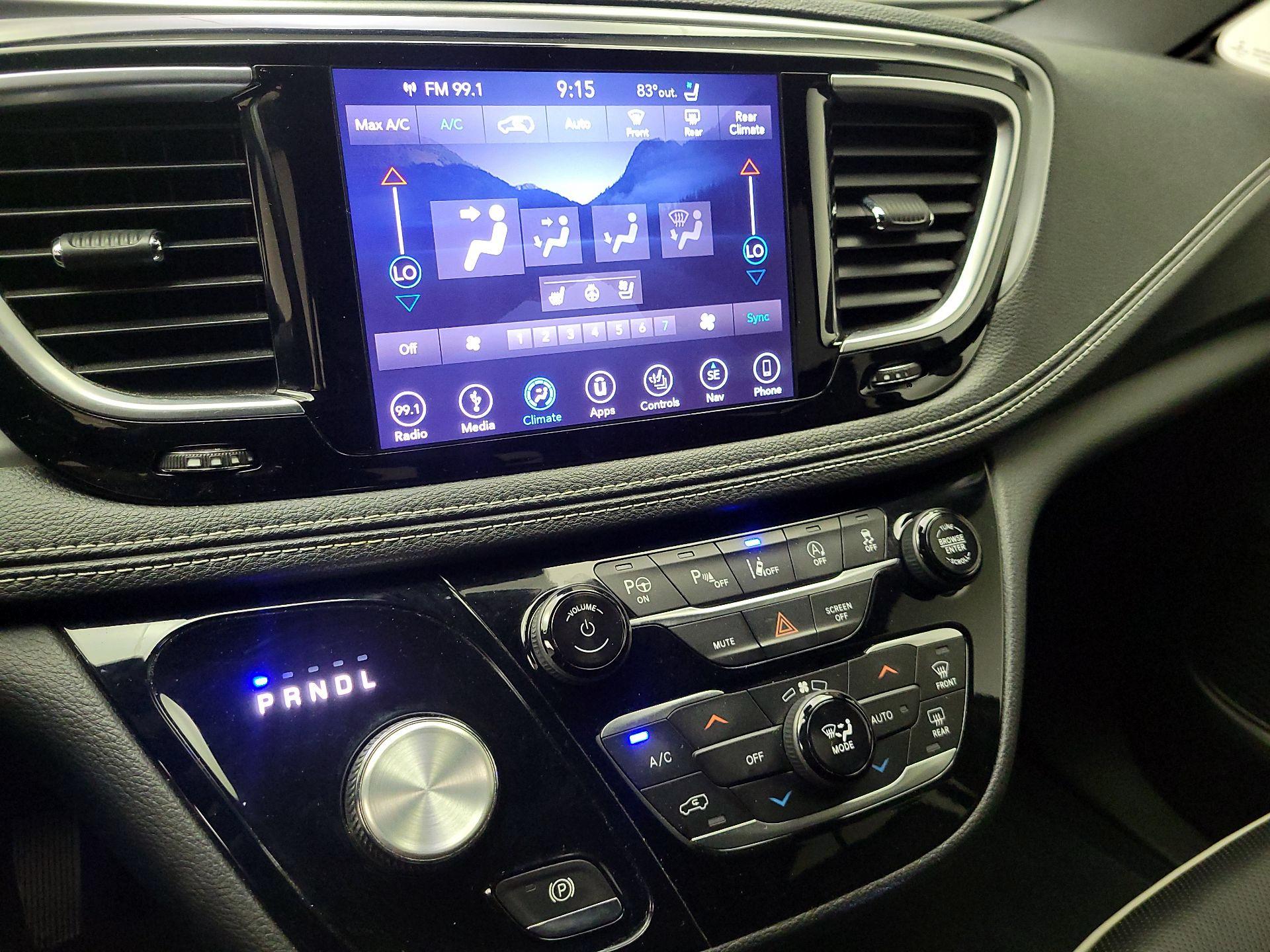 Thumbnail: 2019 Chrysler Pacifica - 17