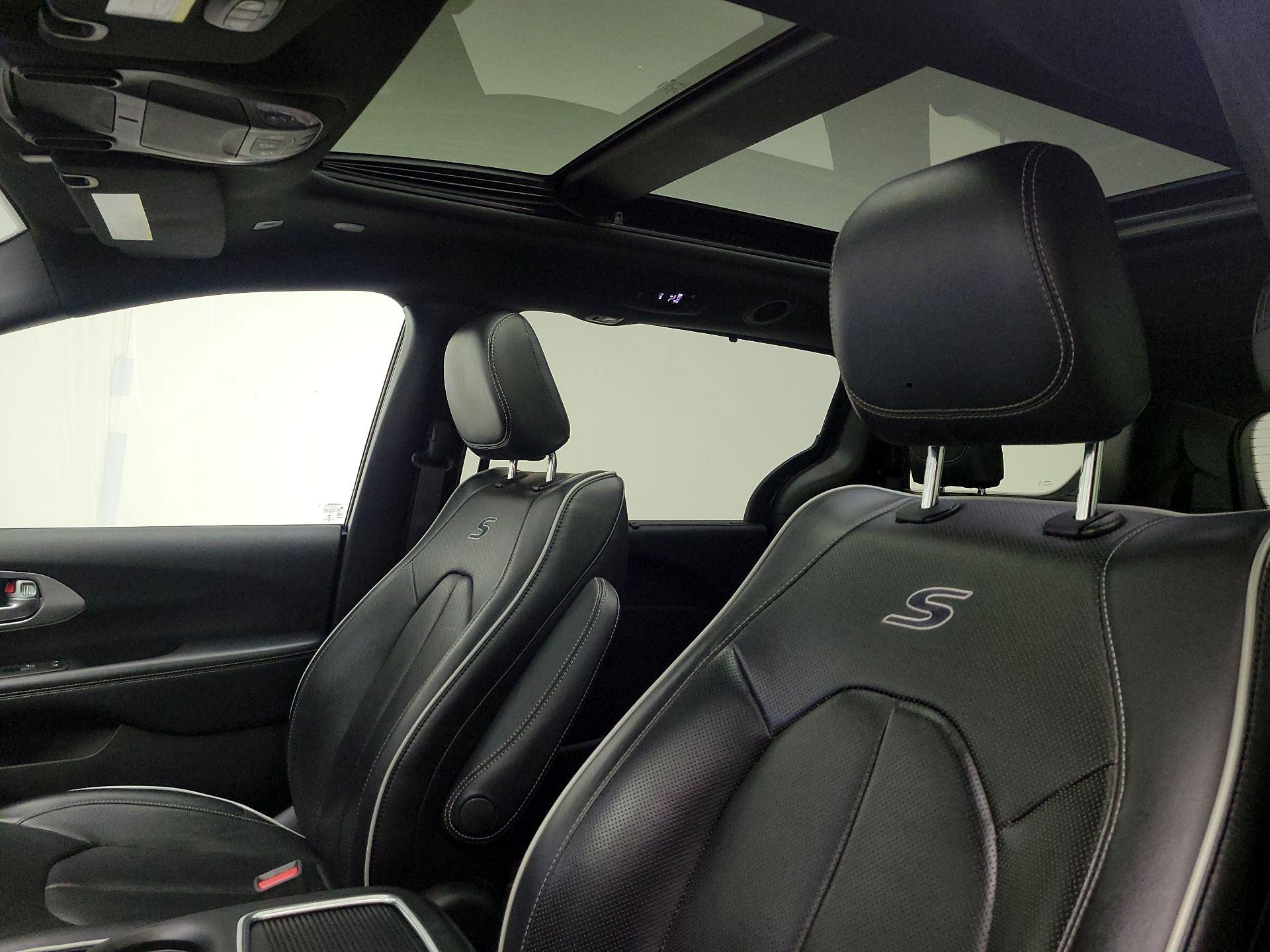 Thumbnail: 2019 Chrysler Pacifica - 20
