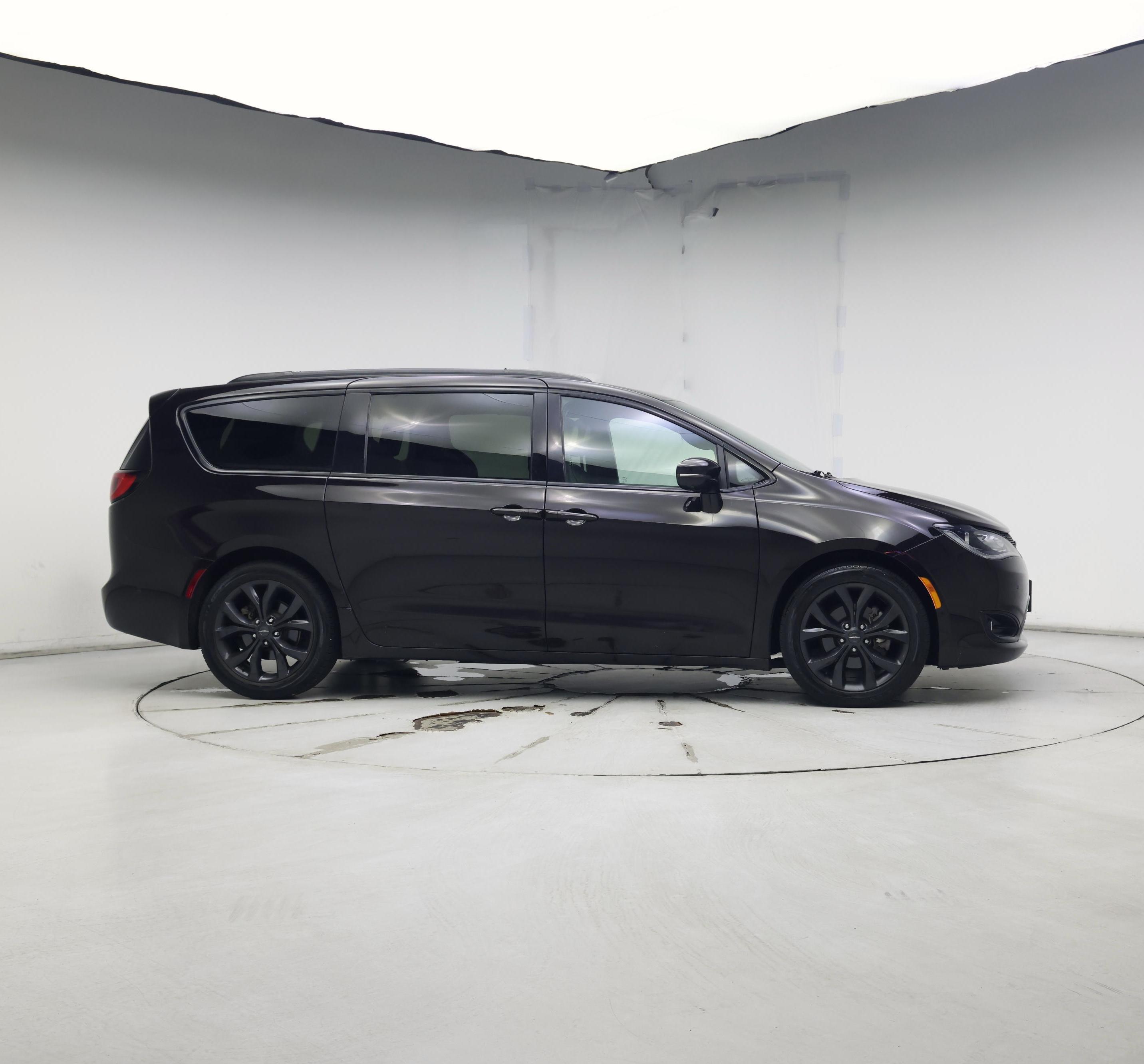 Thumbnail: 2019 Chrysler Pacifica - 7