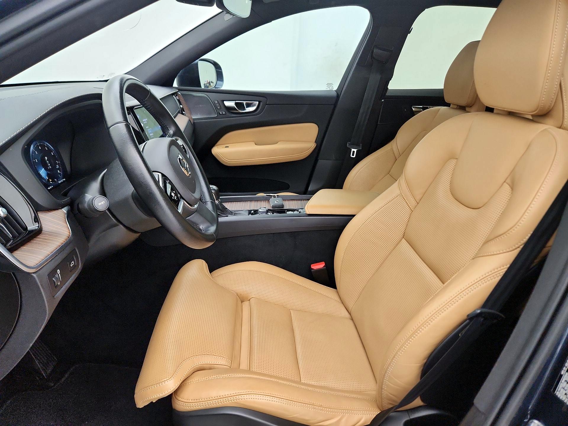 Thumbnail: 2021 Volvo XC60 - 11