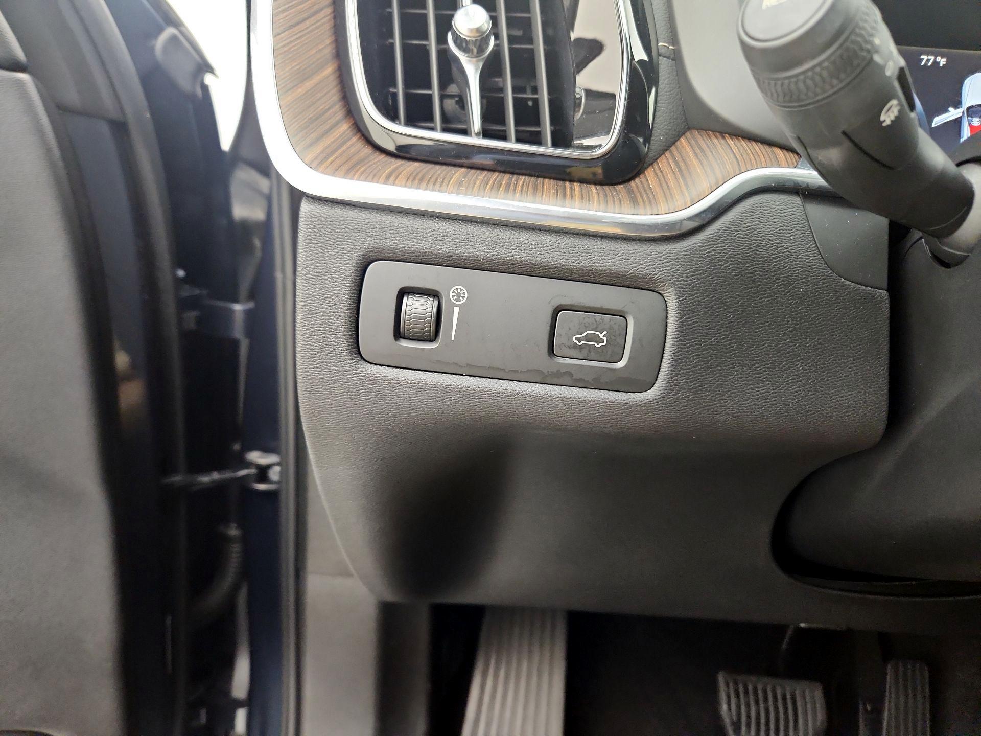 Thumbnail: 2021 Volvo XC60 - 13