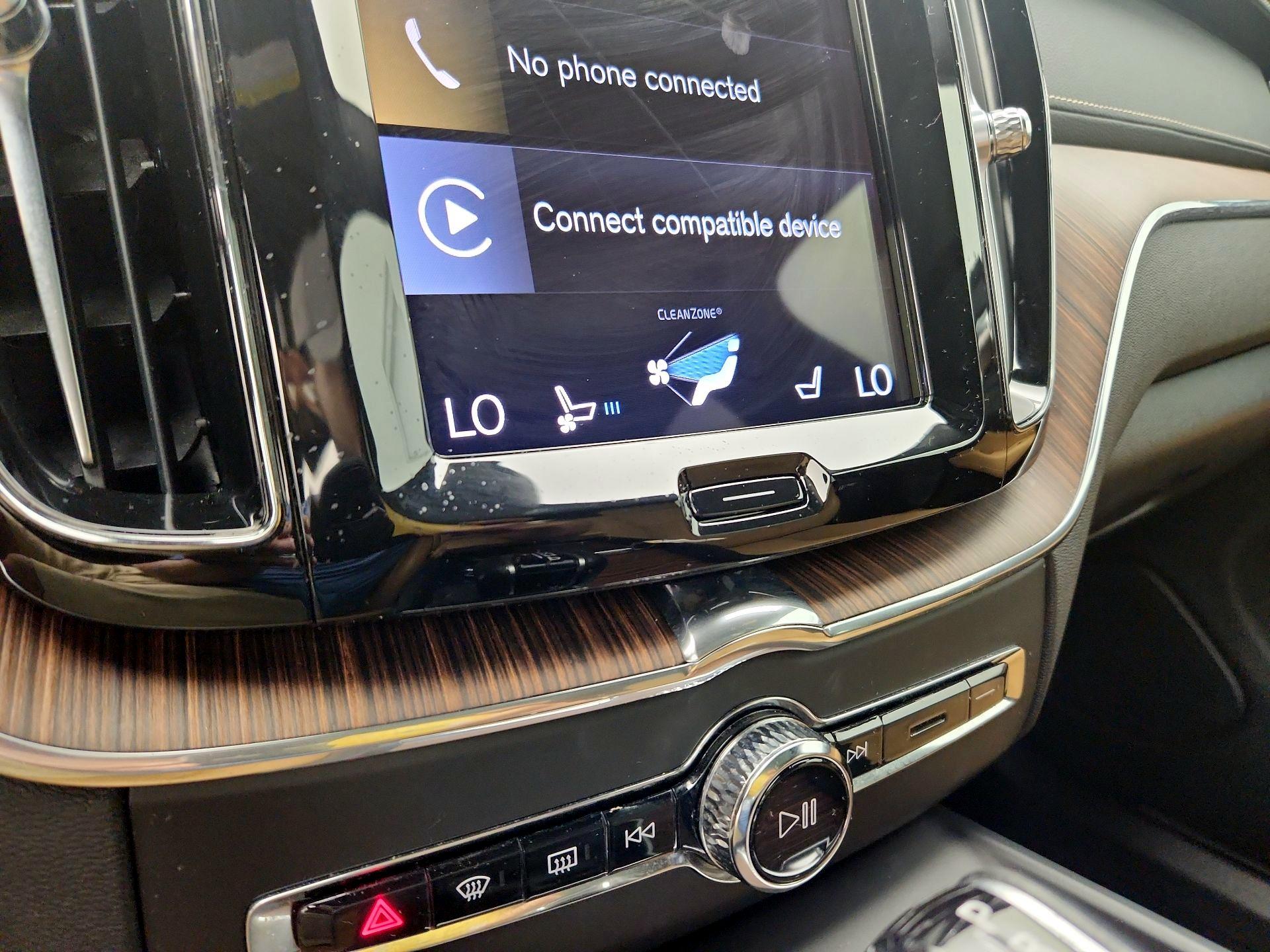 Thumbnail: 2021 Volvo XC60 - 16