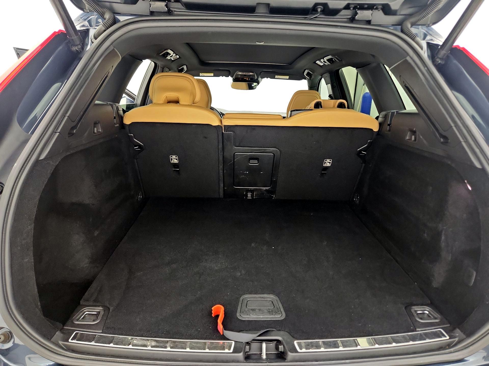 Thumbnail: 2021 Volvo XC60 - 20