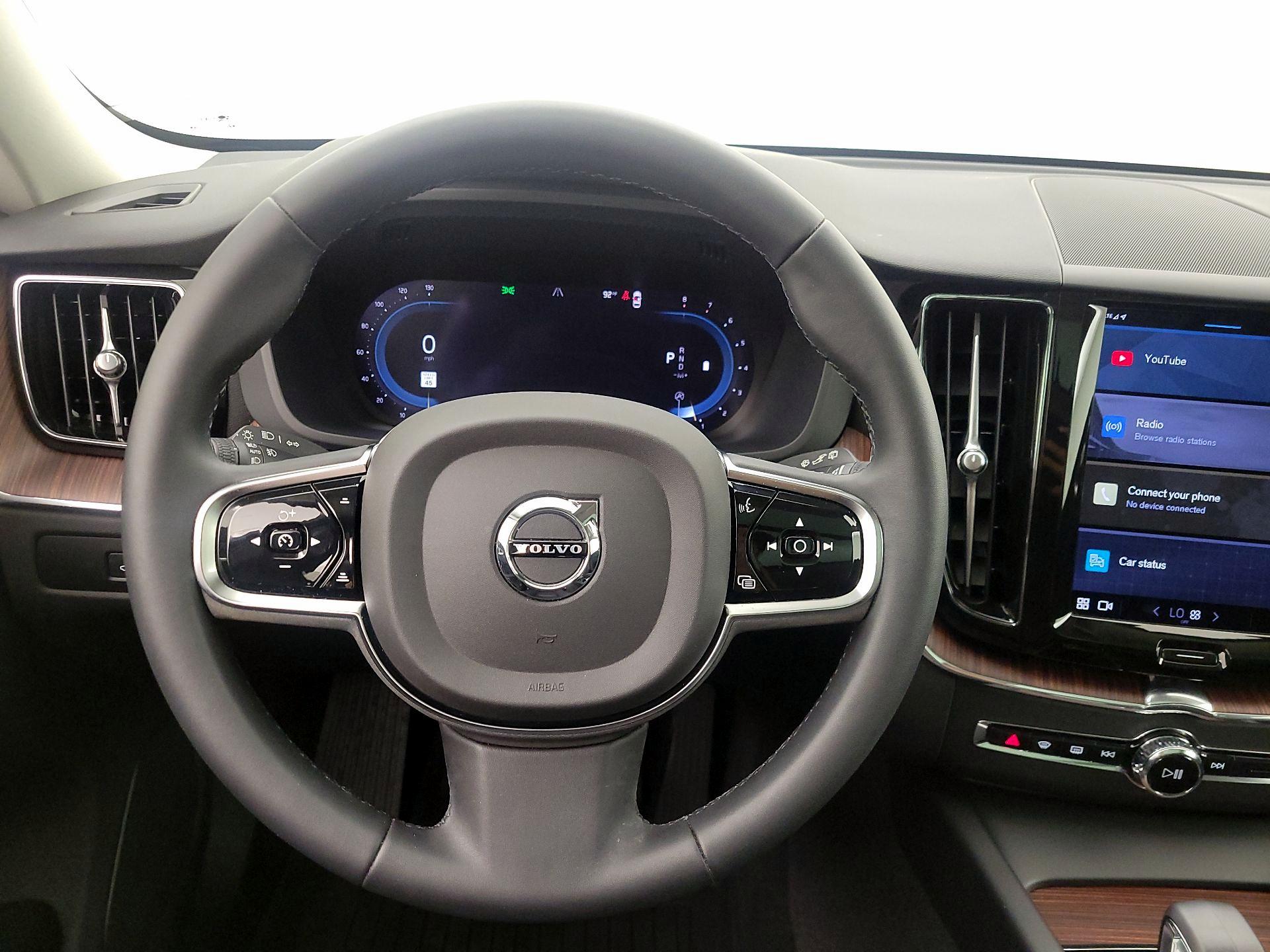 Thumbnail: 2023 Volvo XC60 - 10