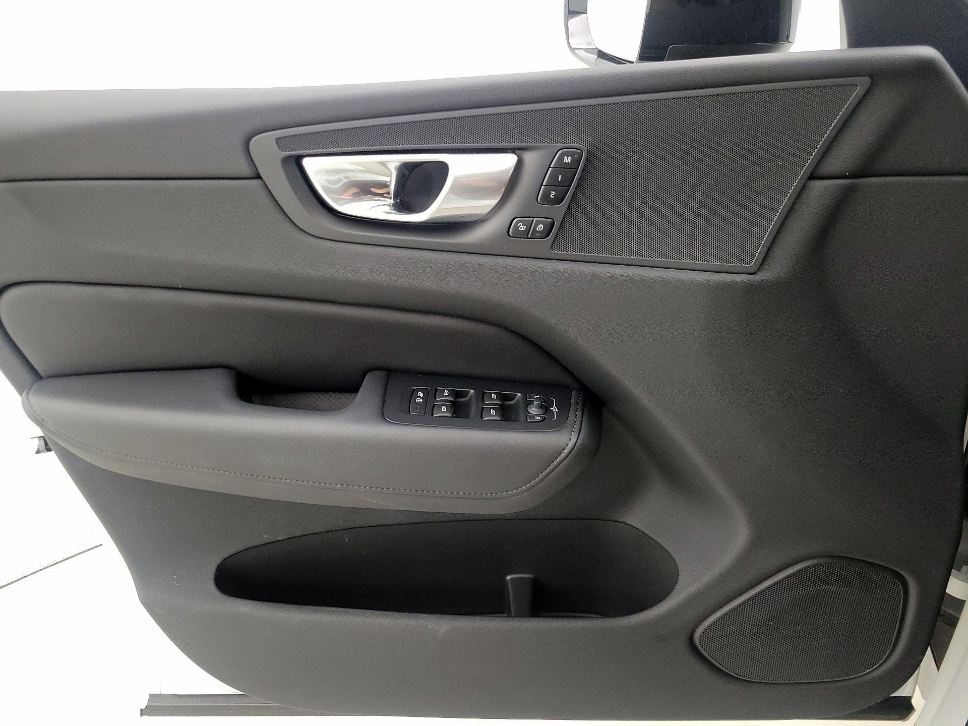 Thumbnail: 2023 Volvo XC60 - 12