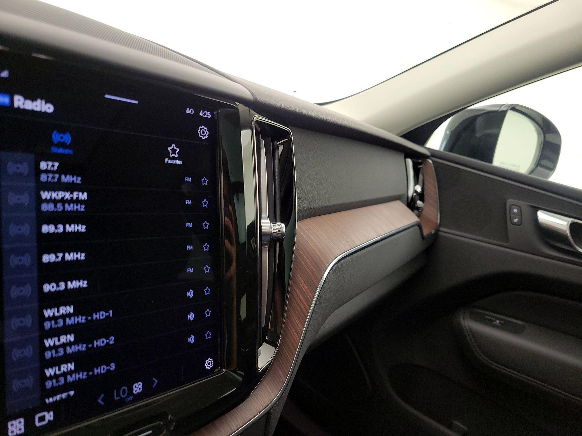 Thumbnail: 2023 Volvo XC60 - 15