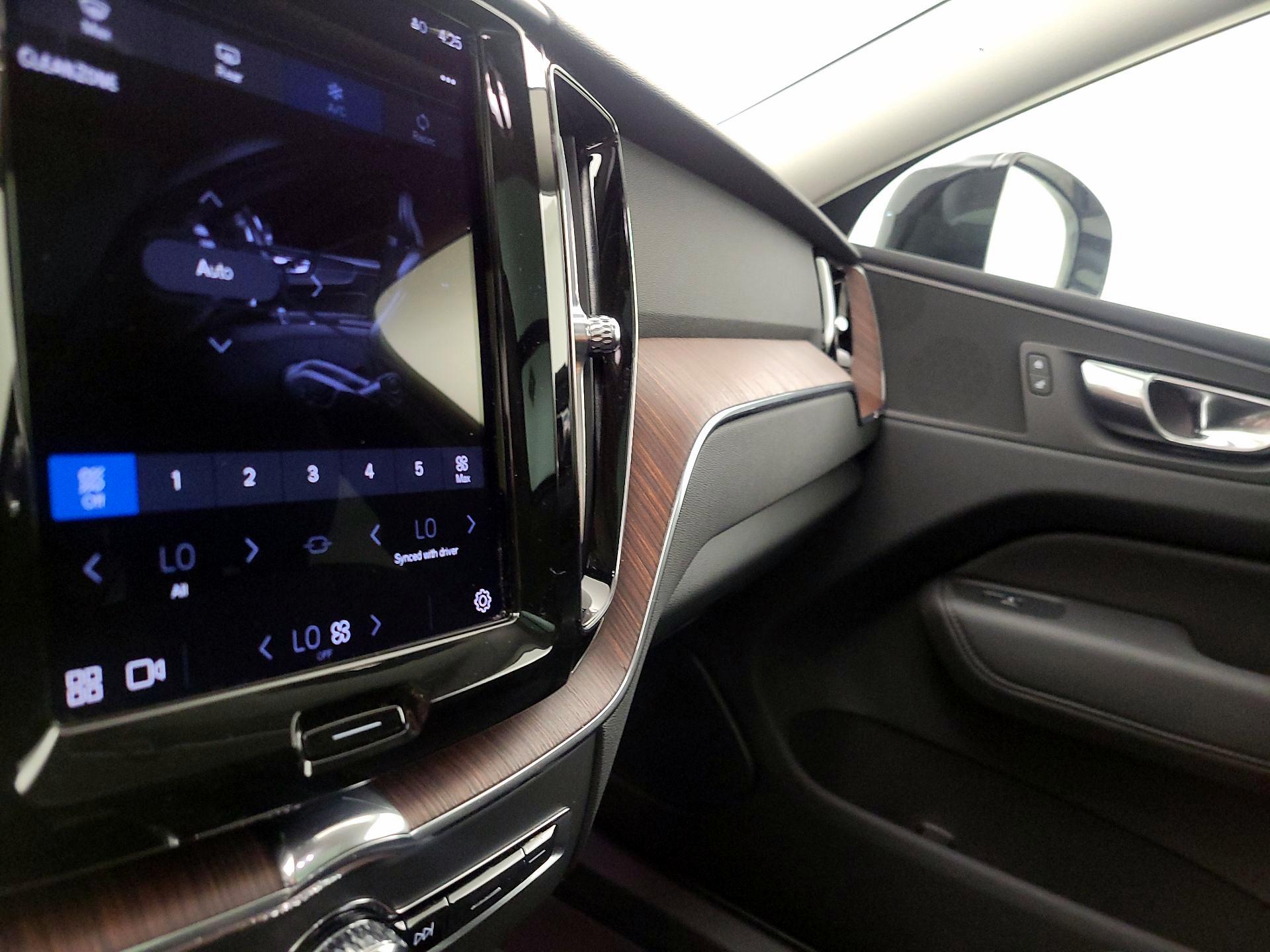 Thumbnail: 2023 Volvo XC60 - 16